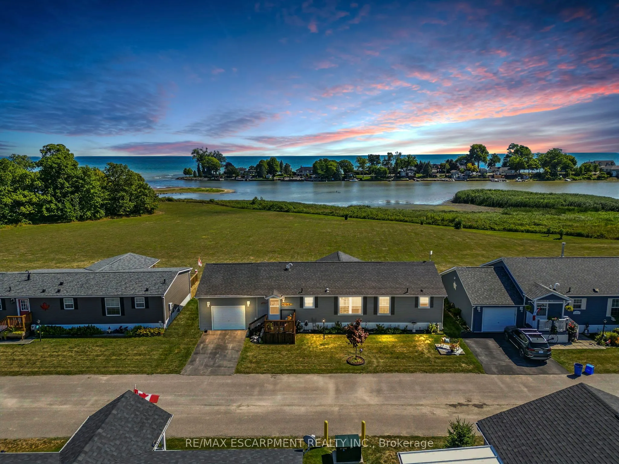 55 RIVERBEND Crescent