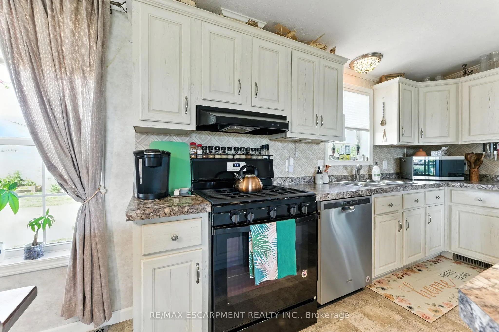 55 RIVERBEND Crescent