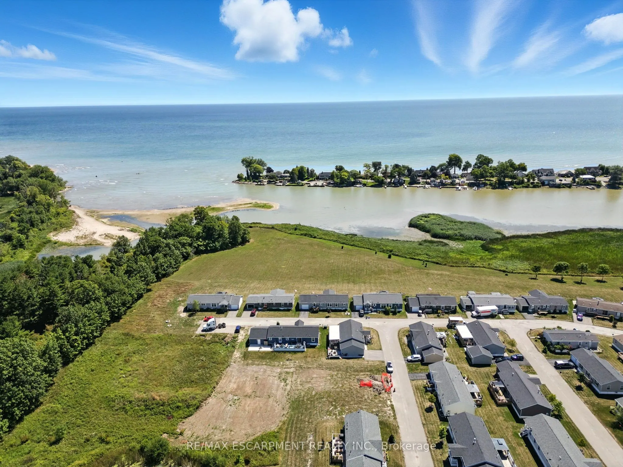 55 RIVERBEND Crescent