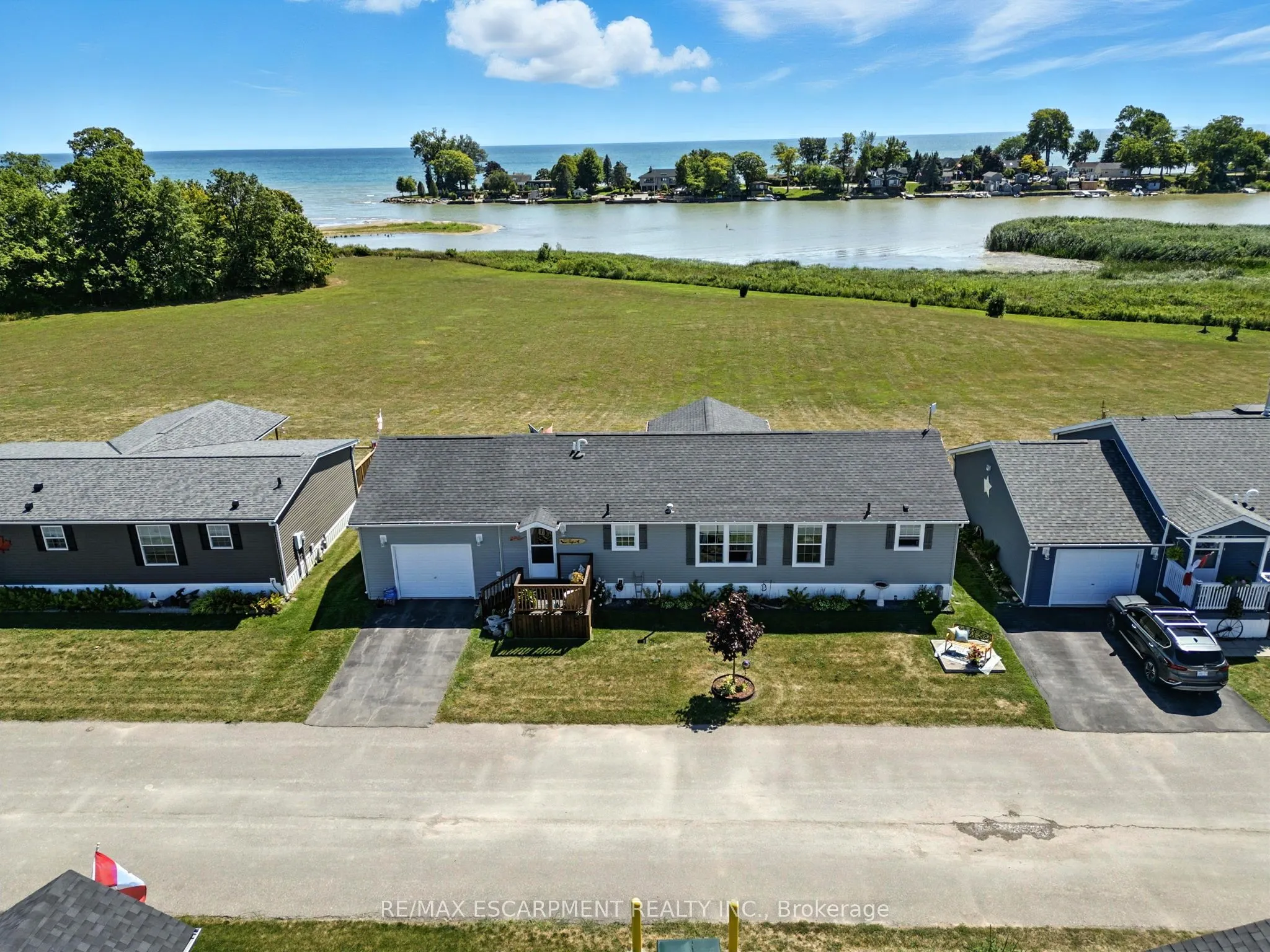 55 RIVERBEND Crescent