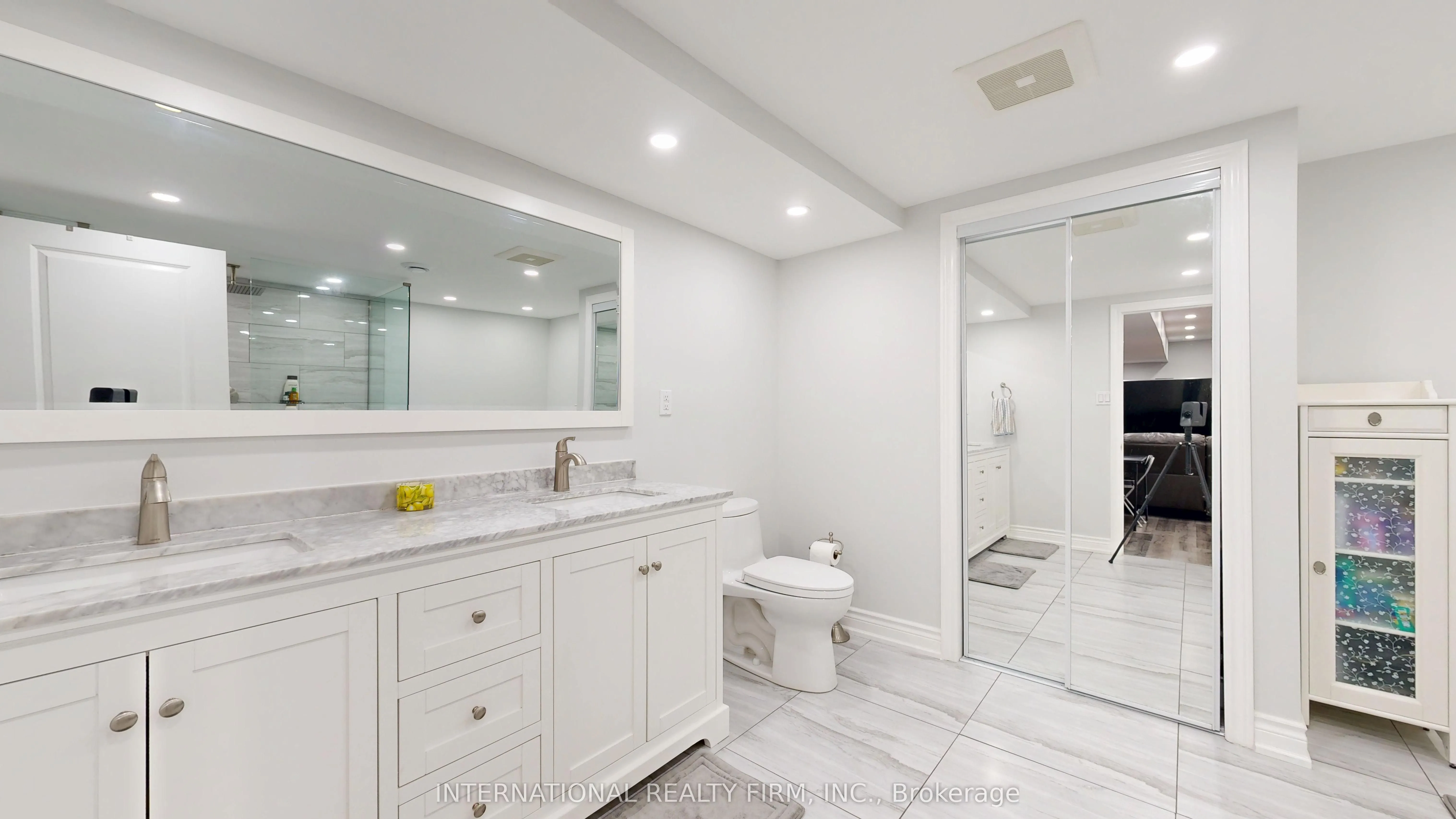 8309 Oak Ridges Drive