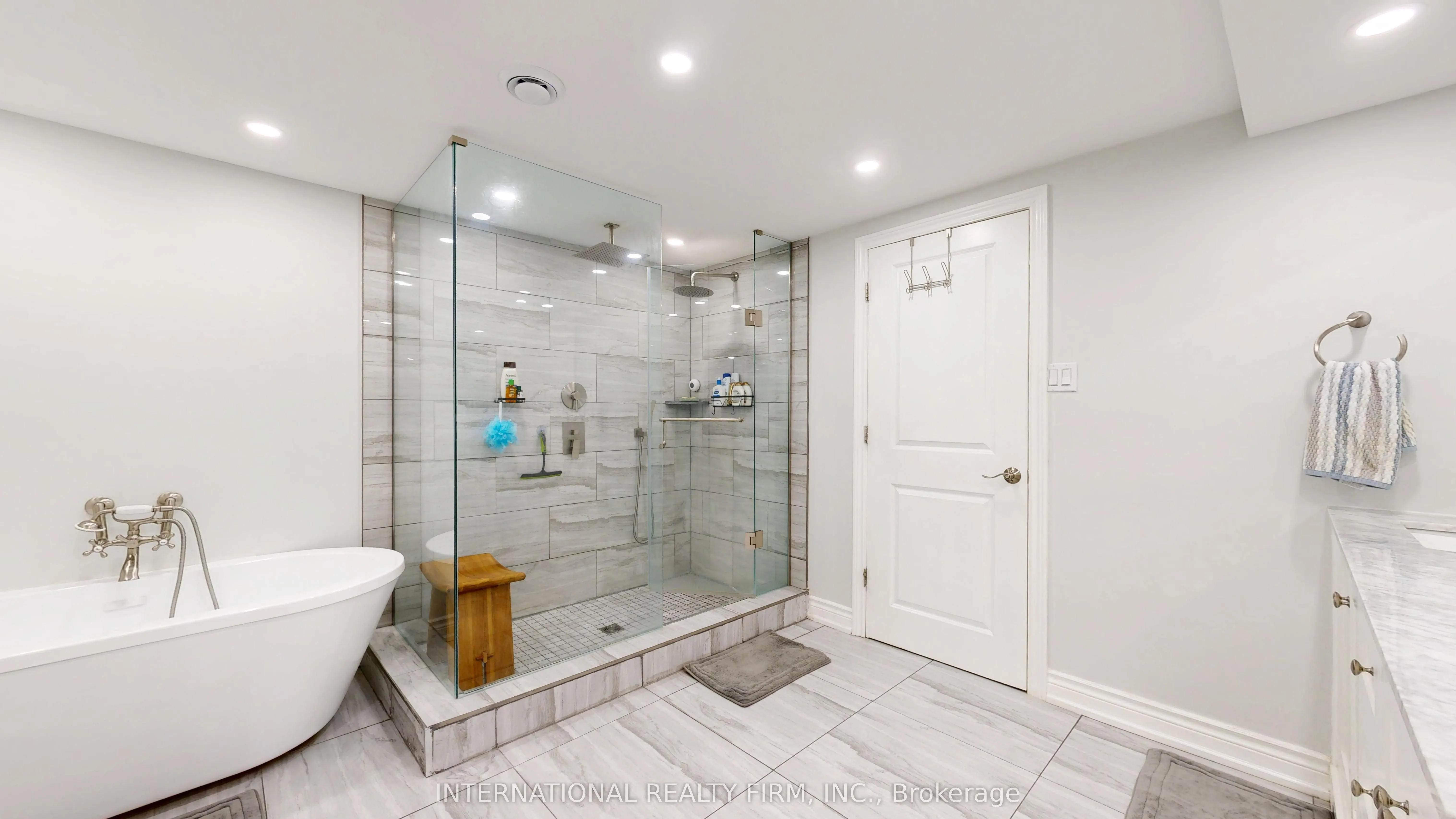 8309 Oak Ridges Drive