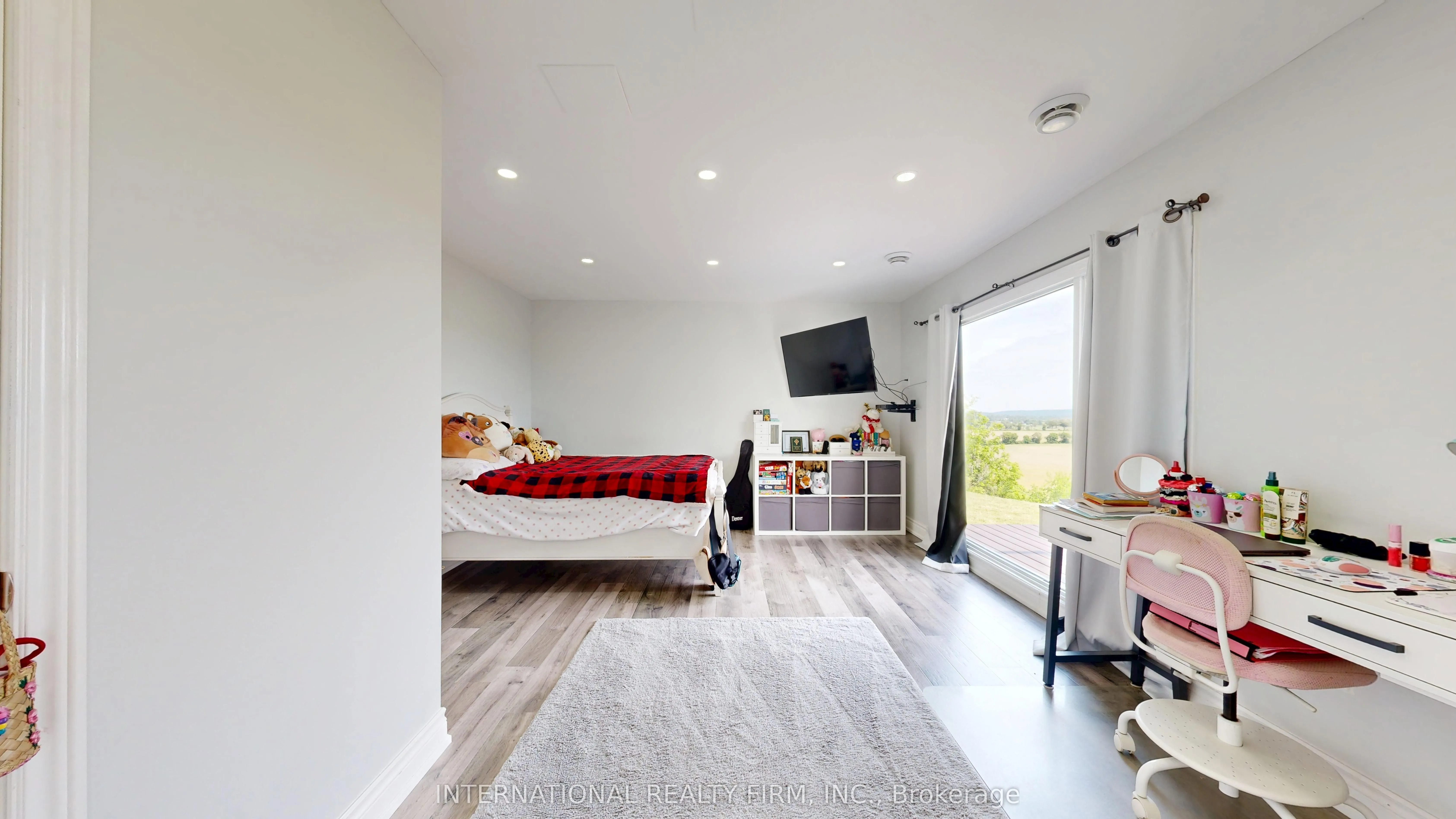 8309 Oak Ridges Drive