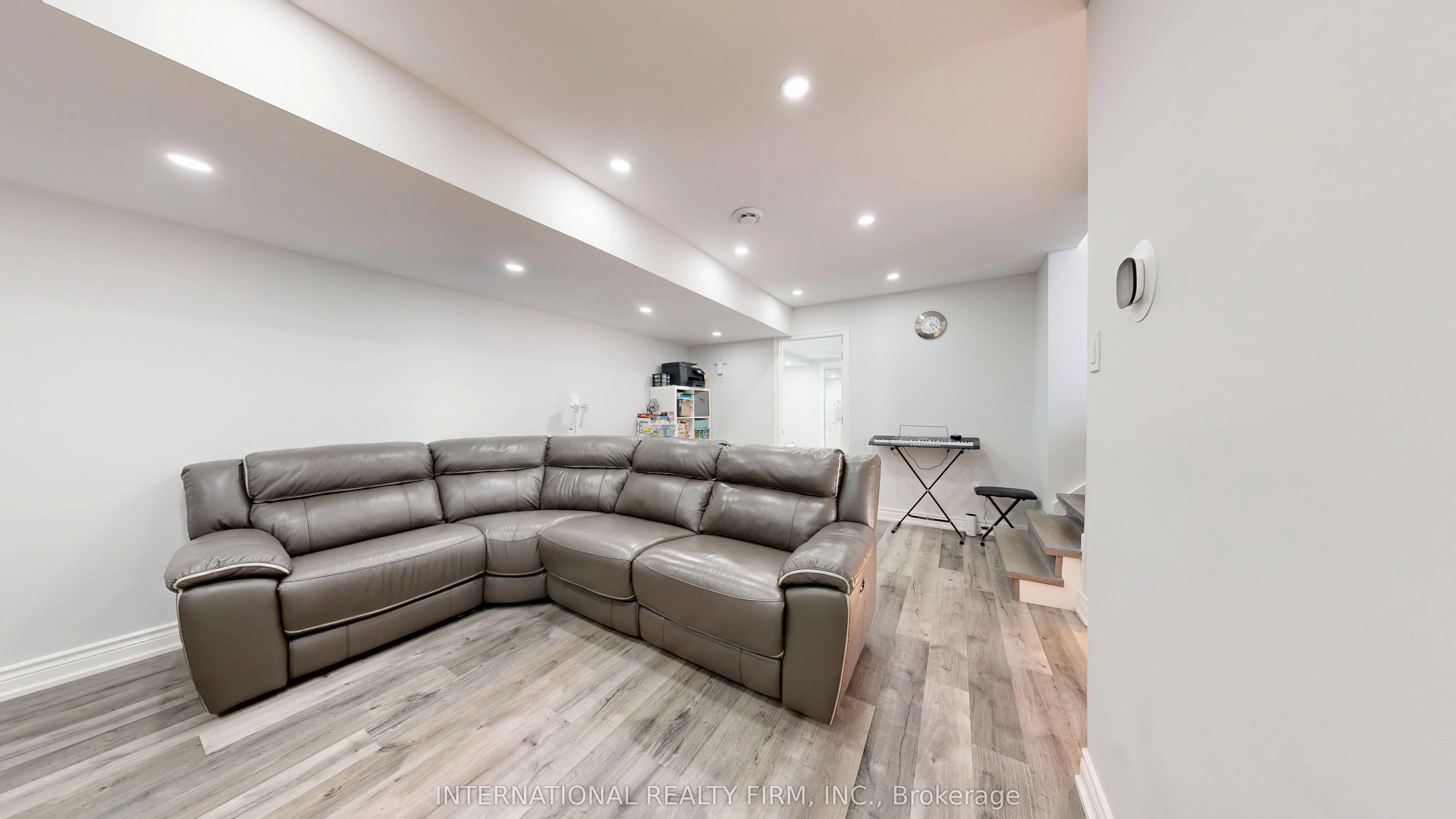8309 Oak Ridges Drive