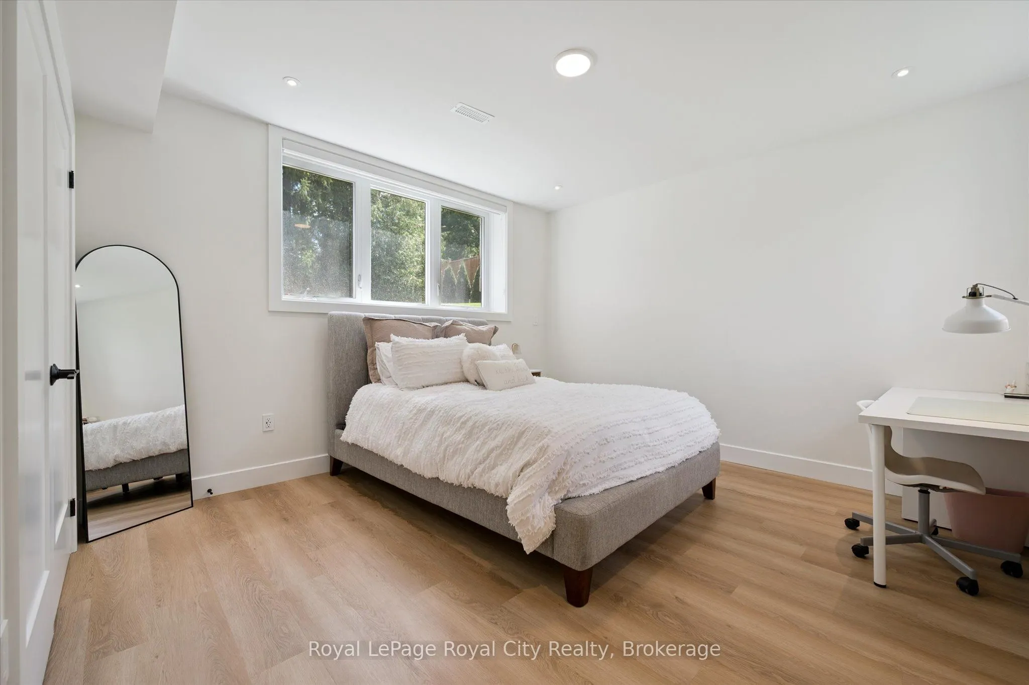 15 Farnham Road