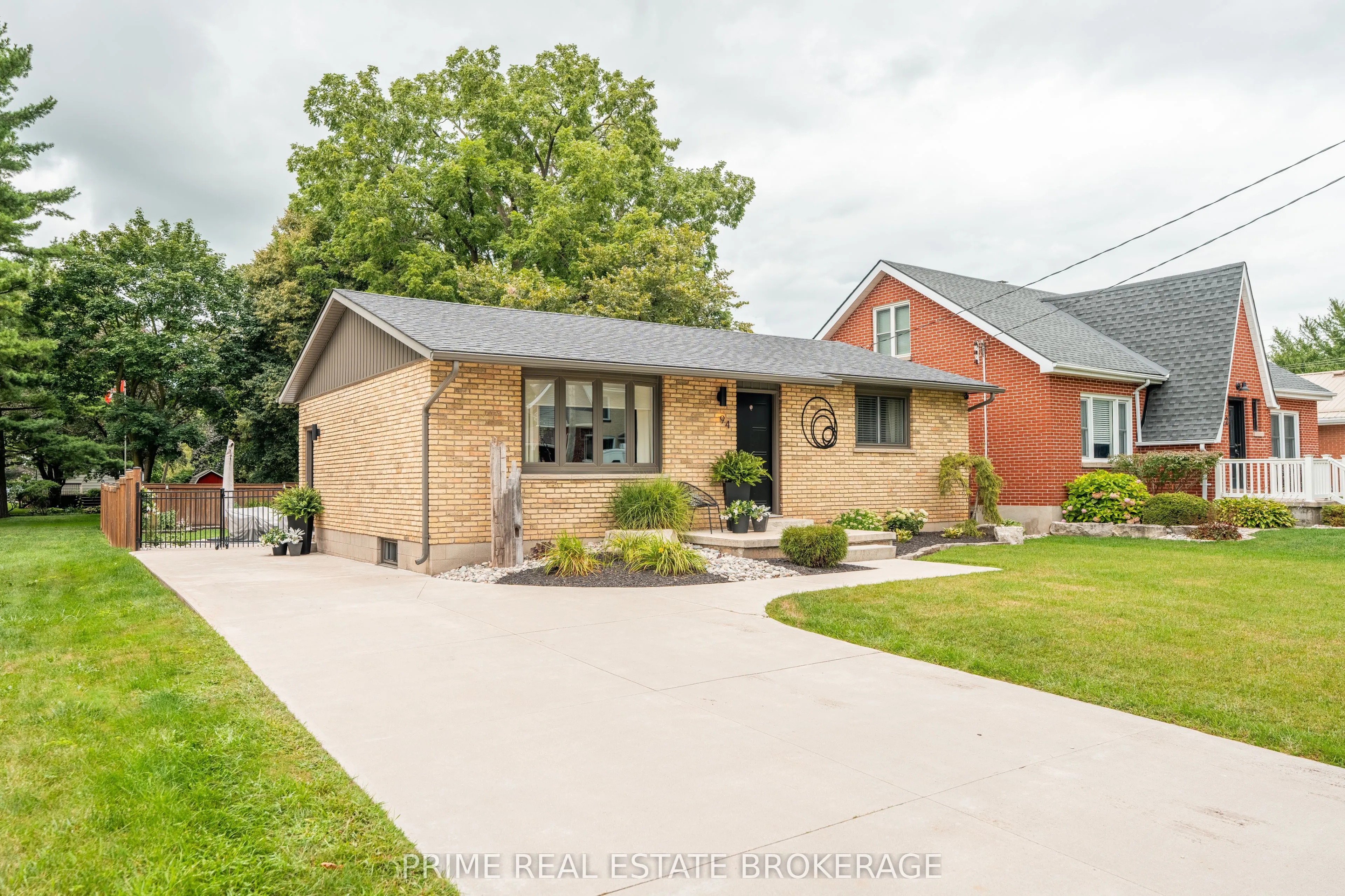 94 John Street E