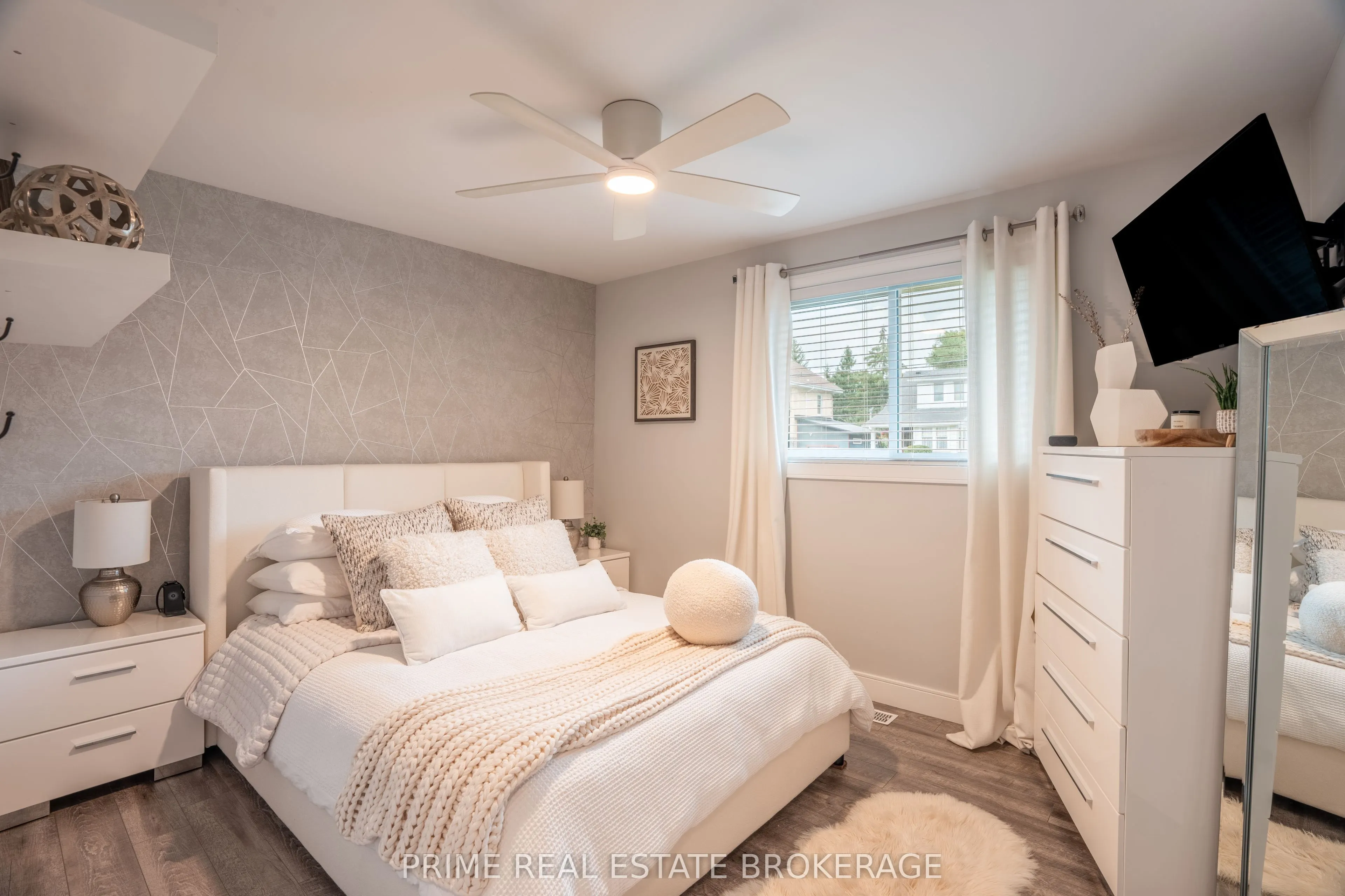 94 John Street E