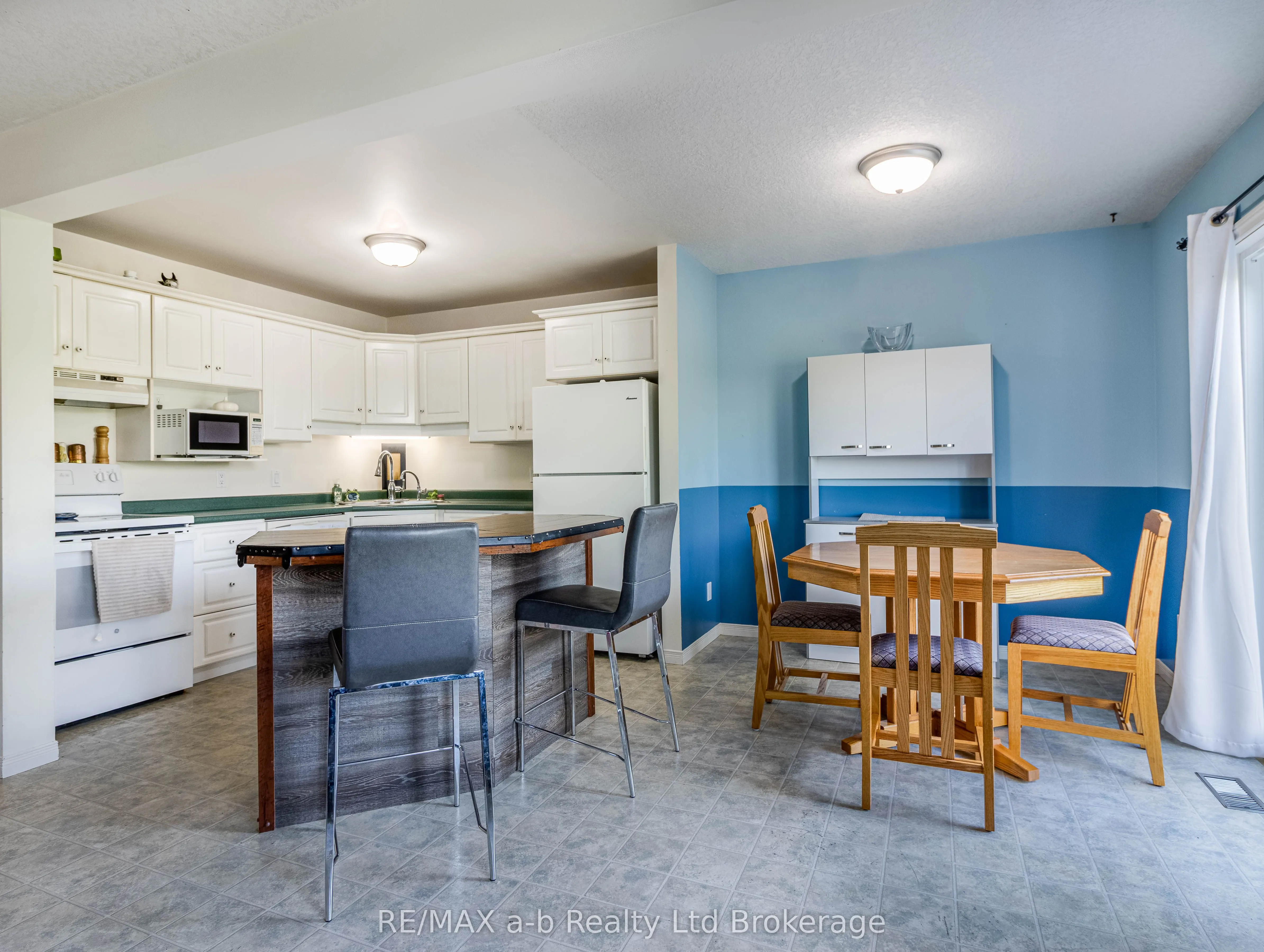 112 Athlone Crescent