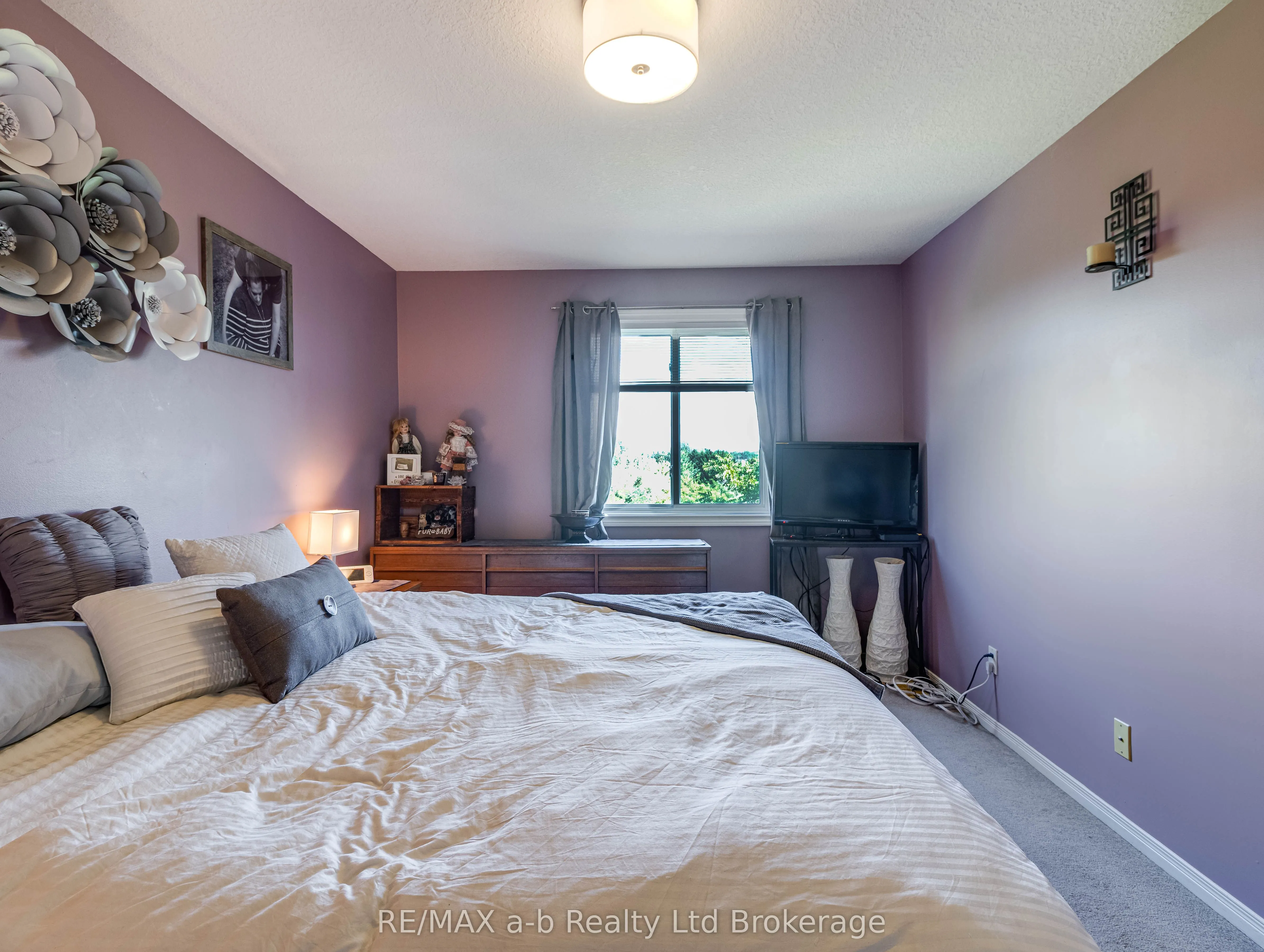 112 Athlone Crescent