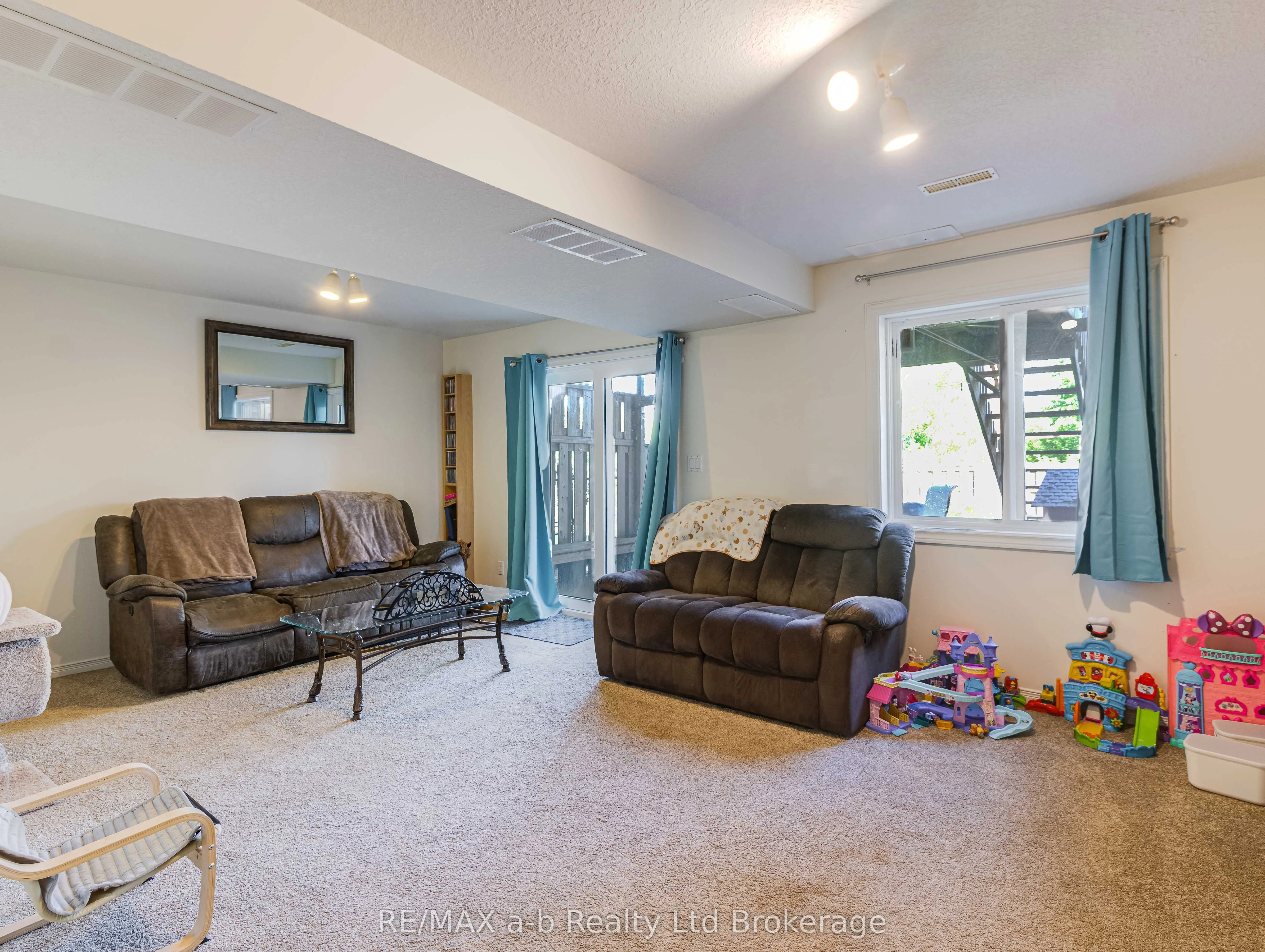 112 Athlone Crescent