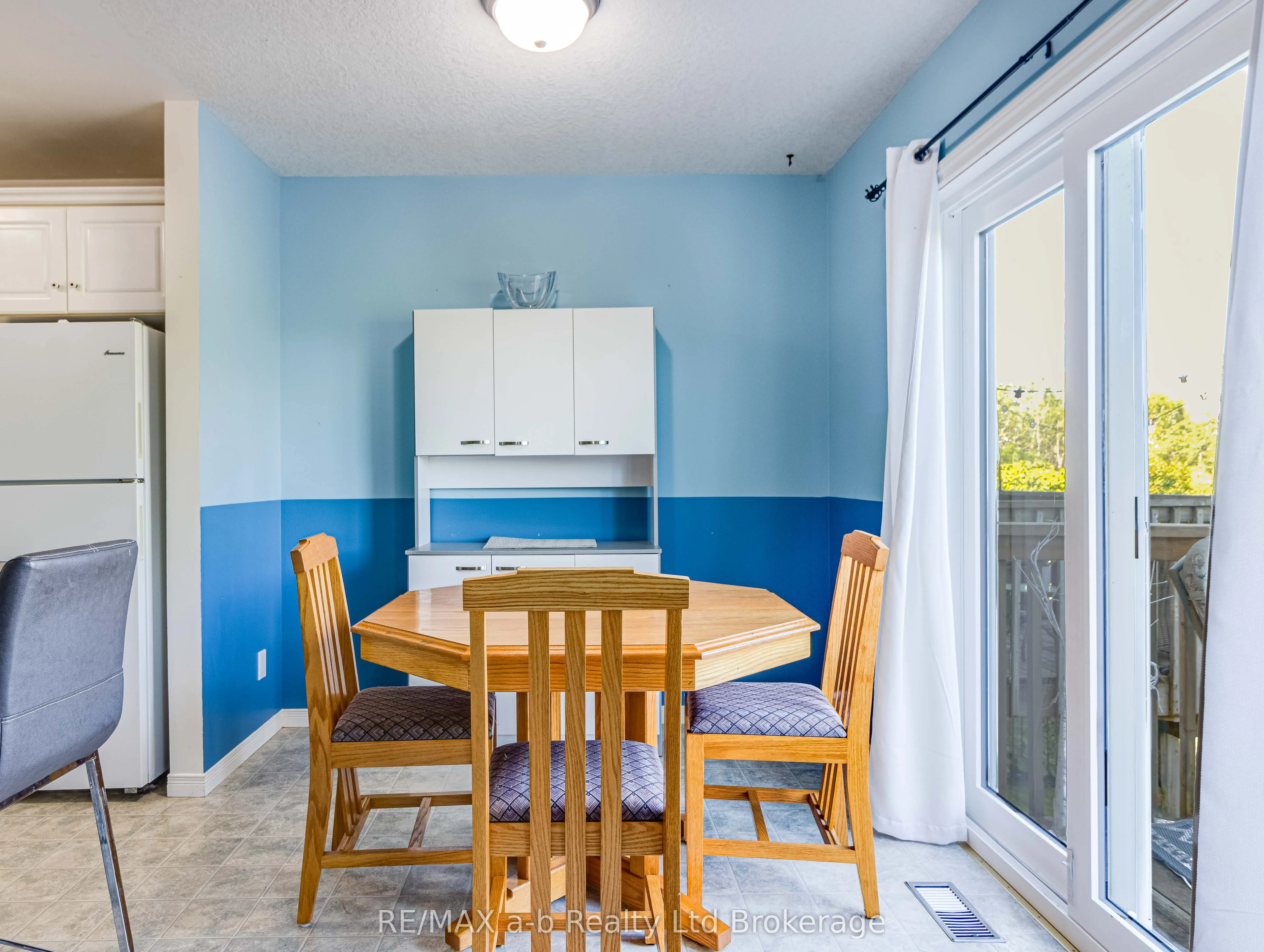 112 Athlone Crescent