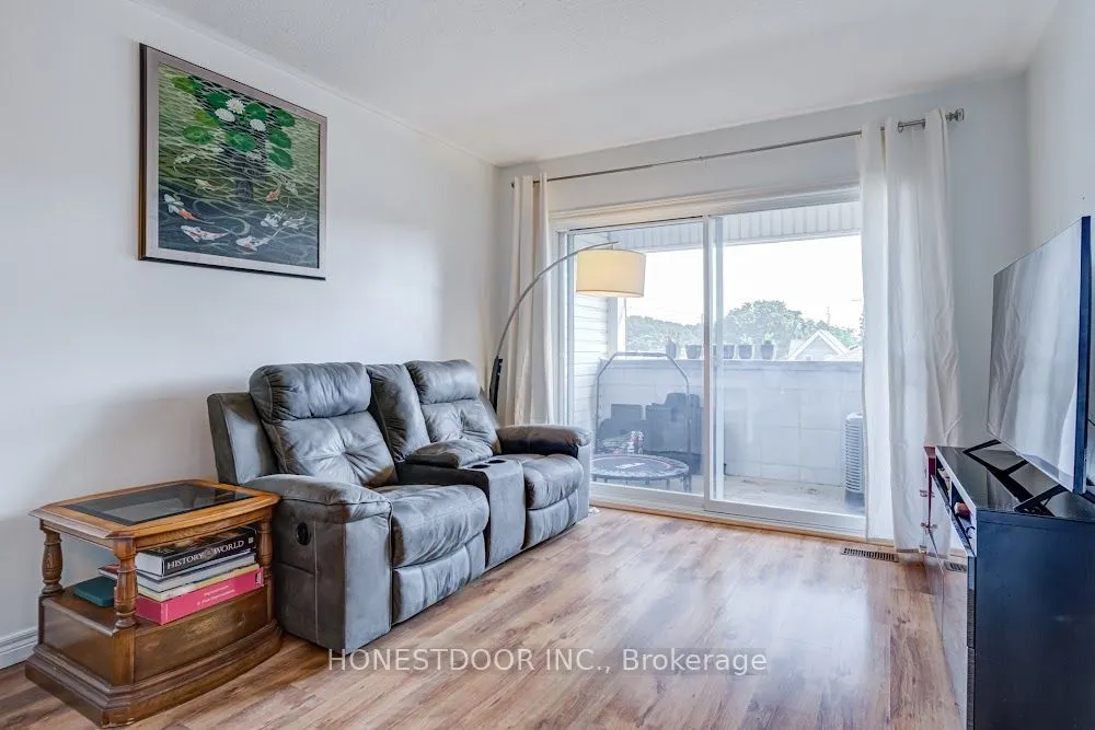 111 Grey Street, #204