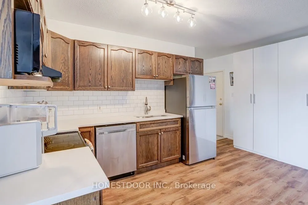111 Grey Street, #204
