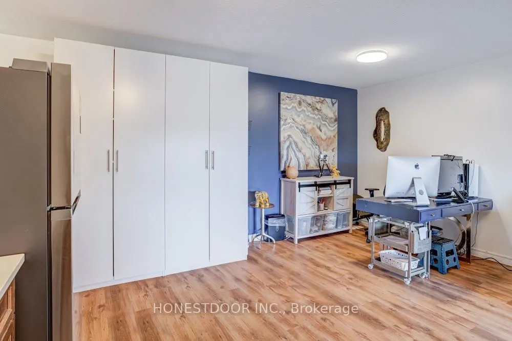 111 Grey Street, #204