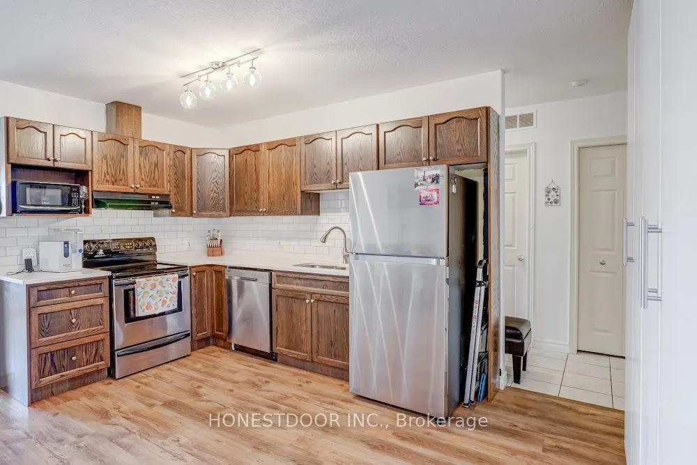 111 Grey Street, #204
