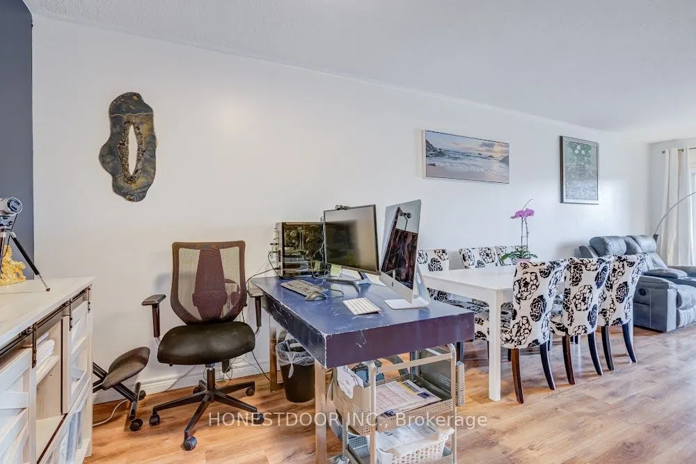 111 Grey Street, #204
