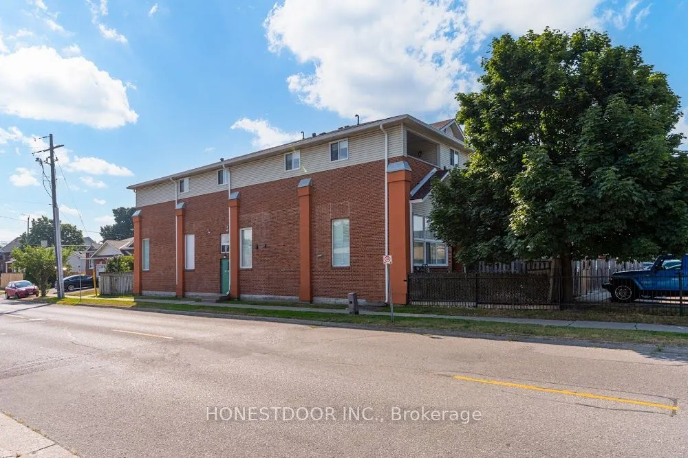 111 Grey Street, #204