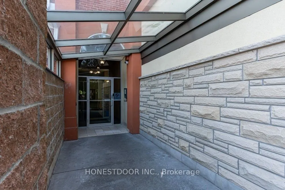 111 Grey Street, #204