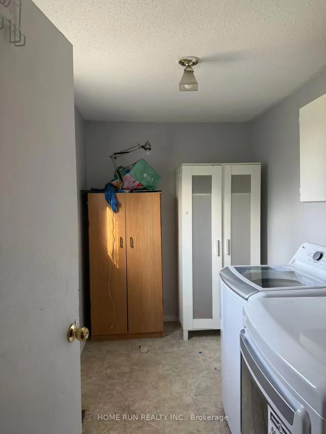 1285 Meadowland Drive E