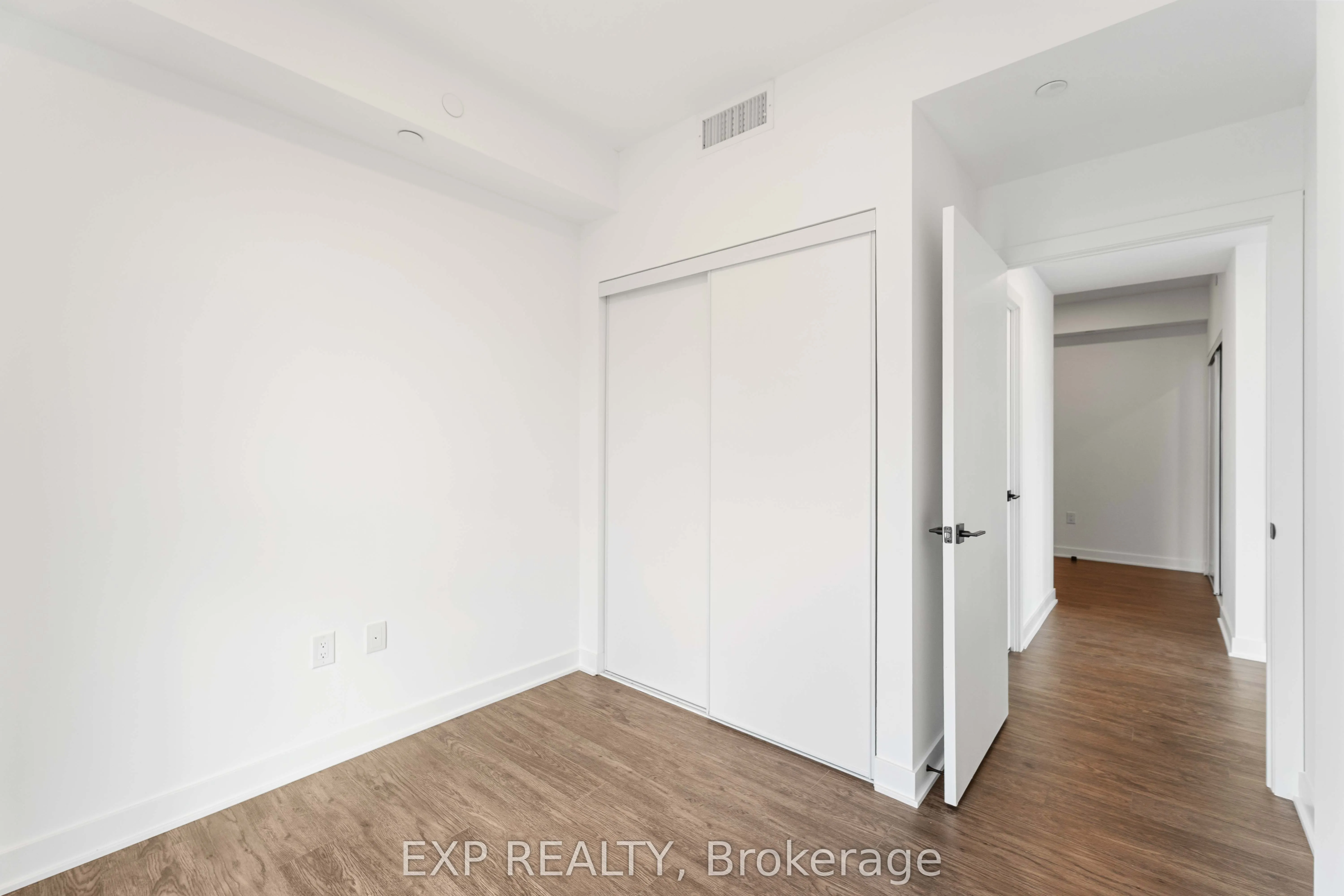 2782 Barton Street E, #1006