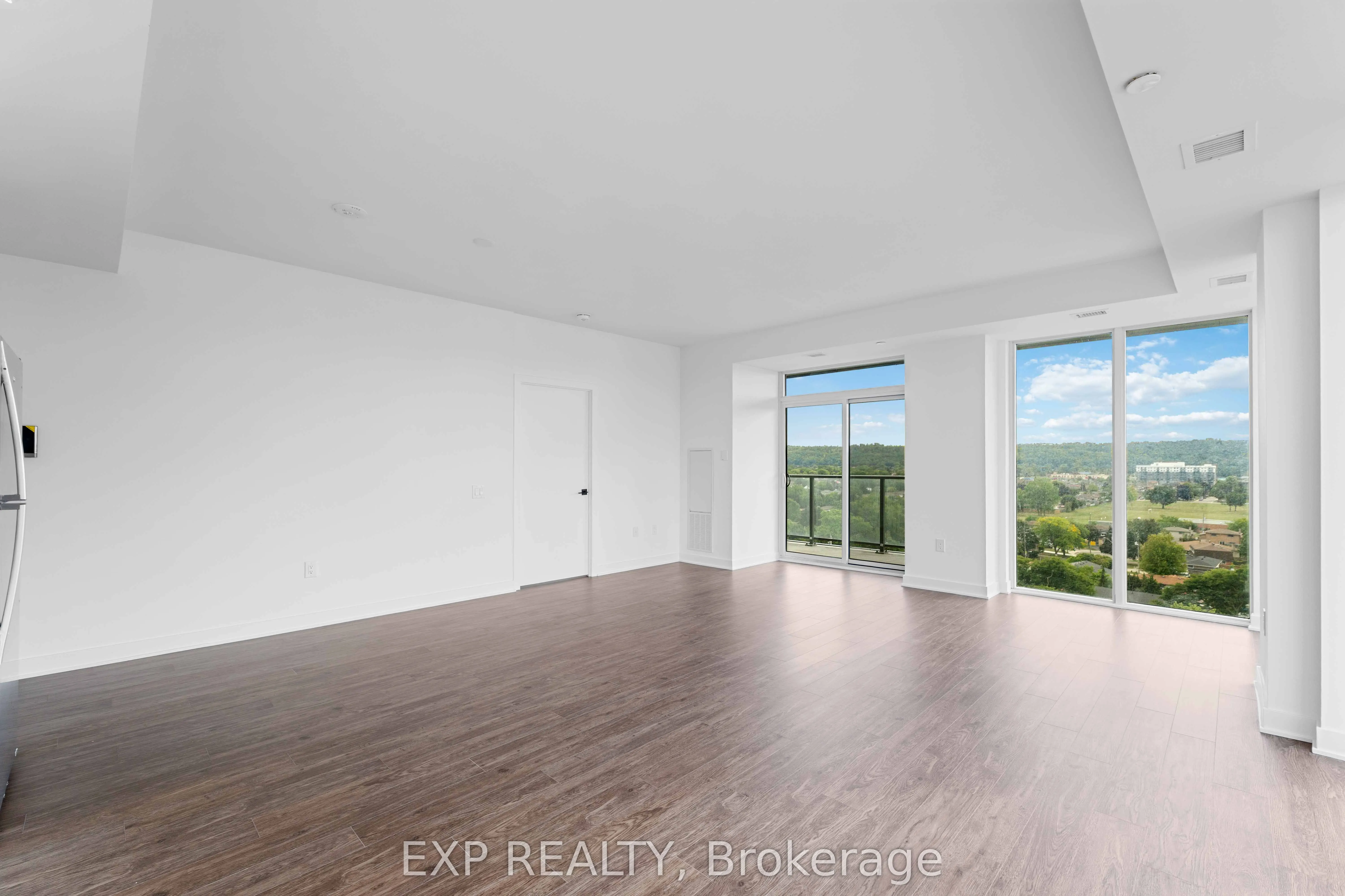 2782 Barton Street E, #1006