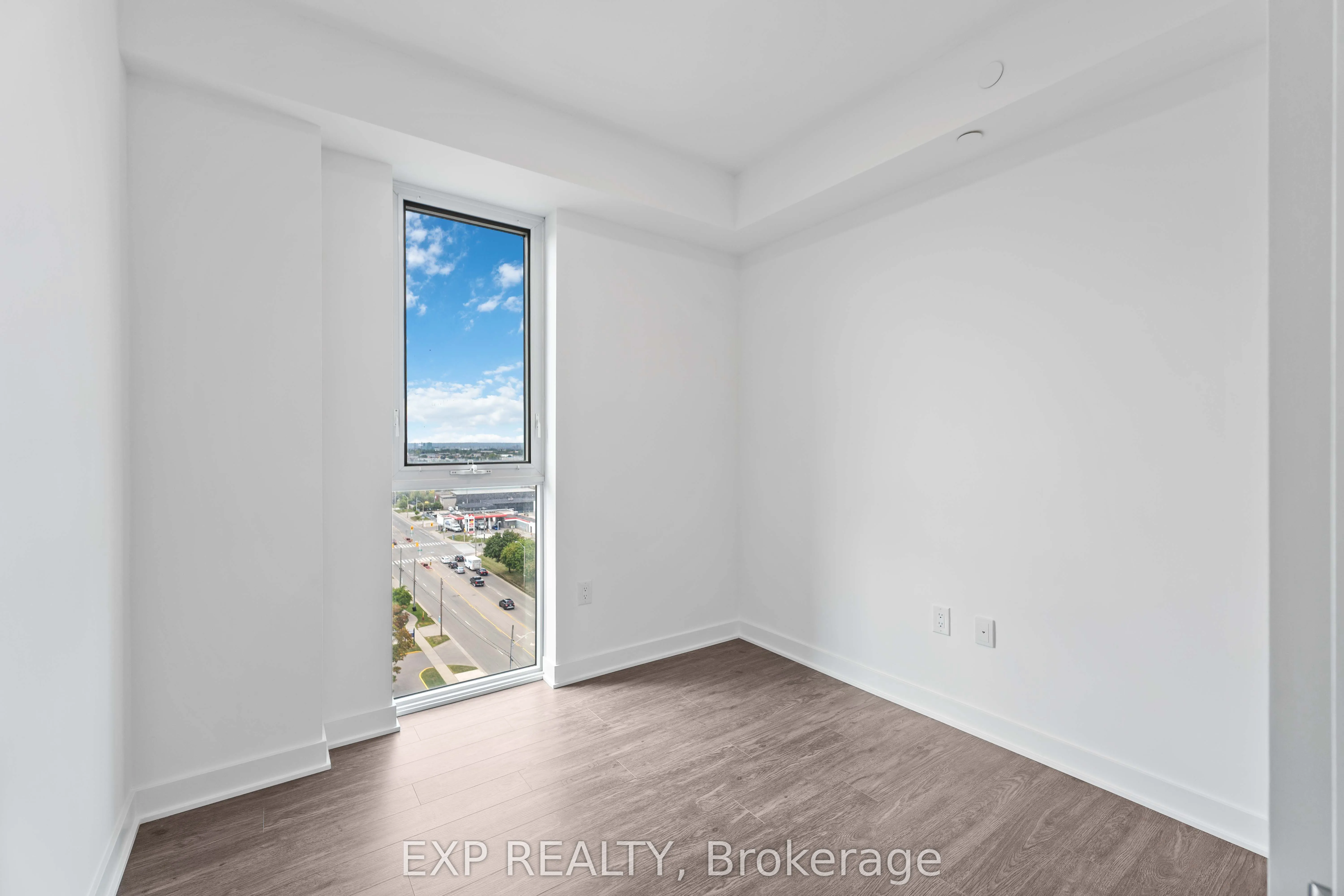 2782 Barton Street E, #1006