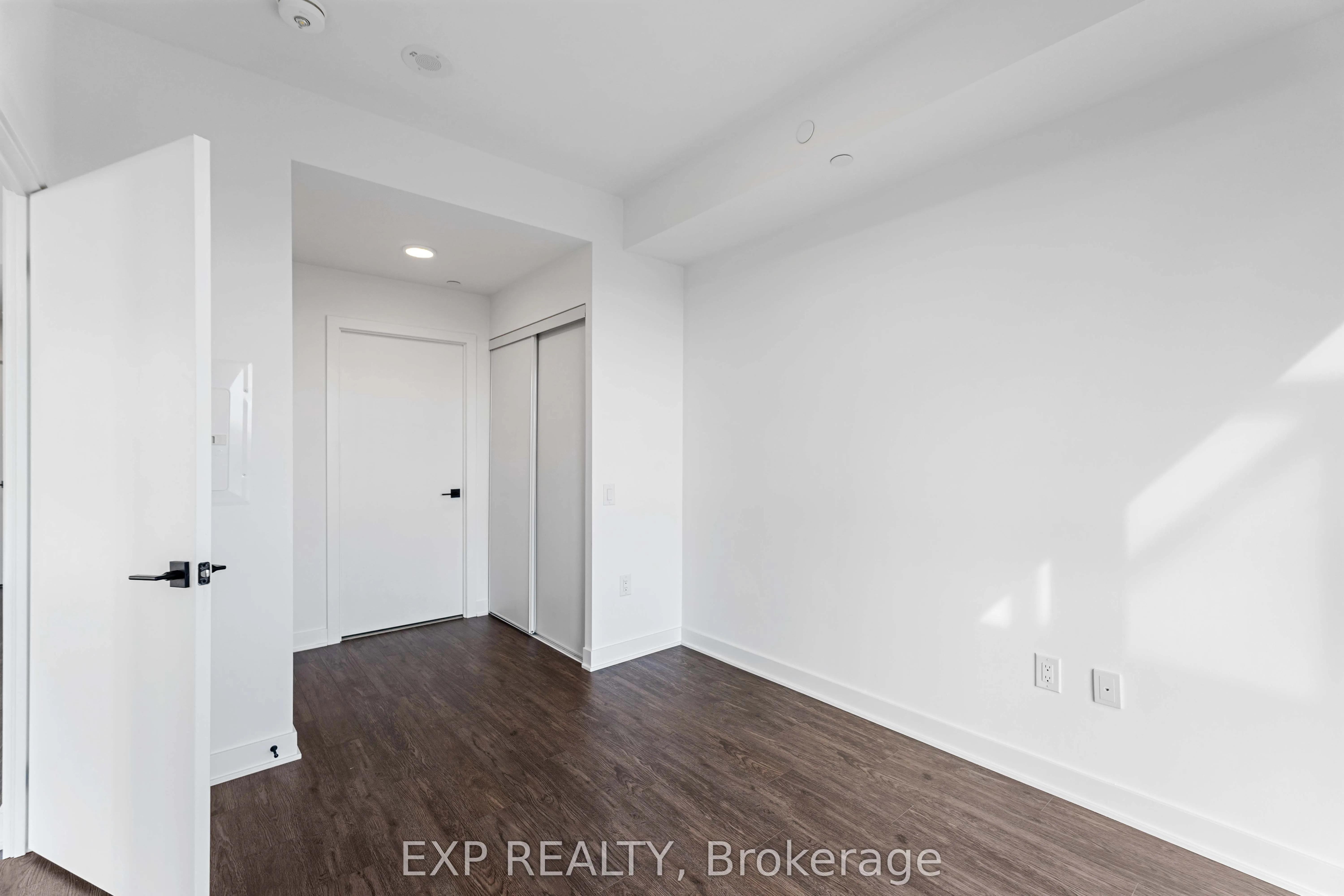 2782 Barton Street E, #1006