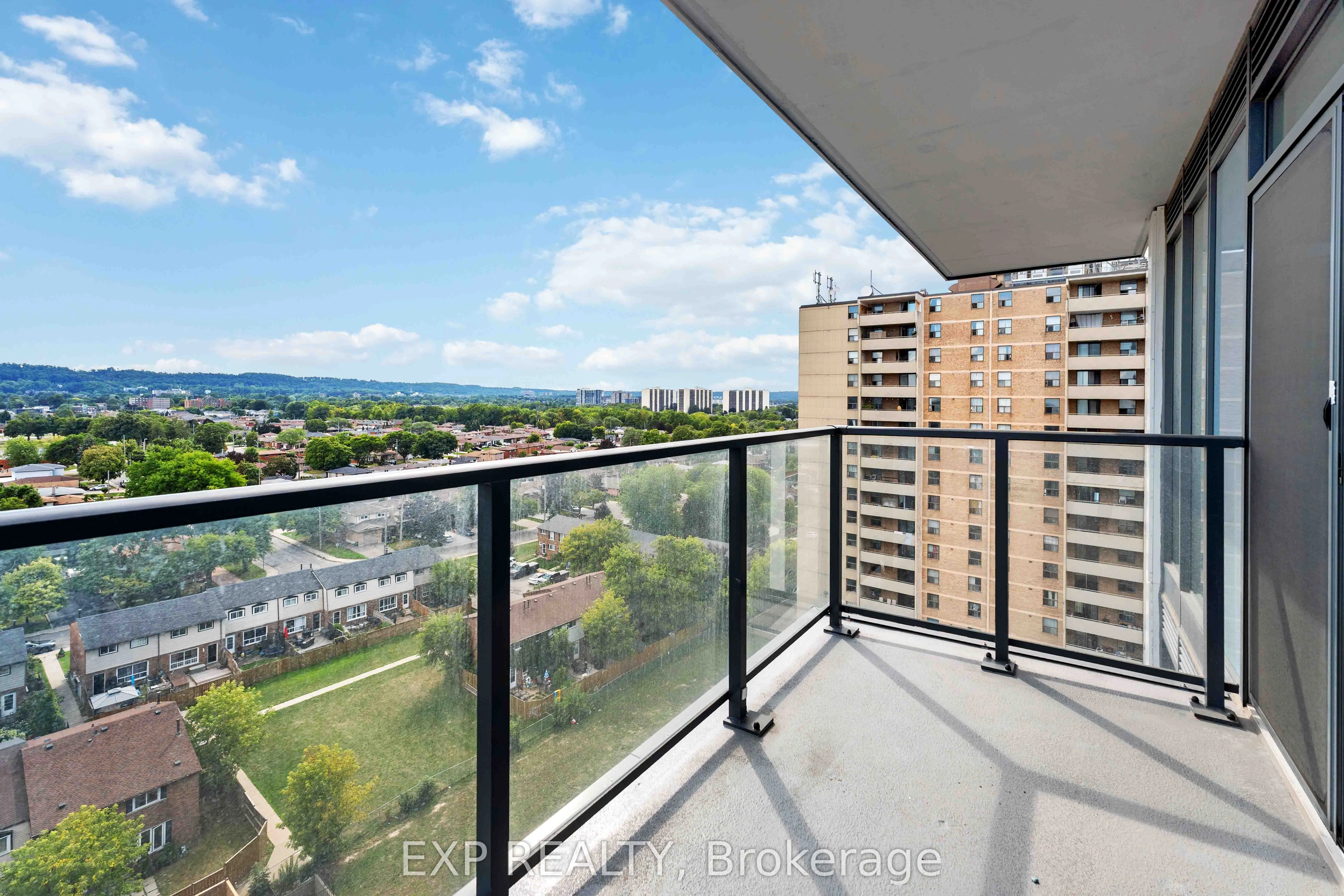 2782 Barton Street E, #1006