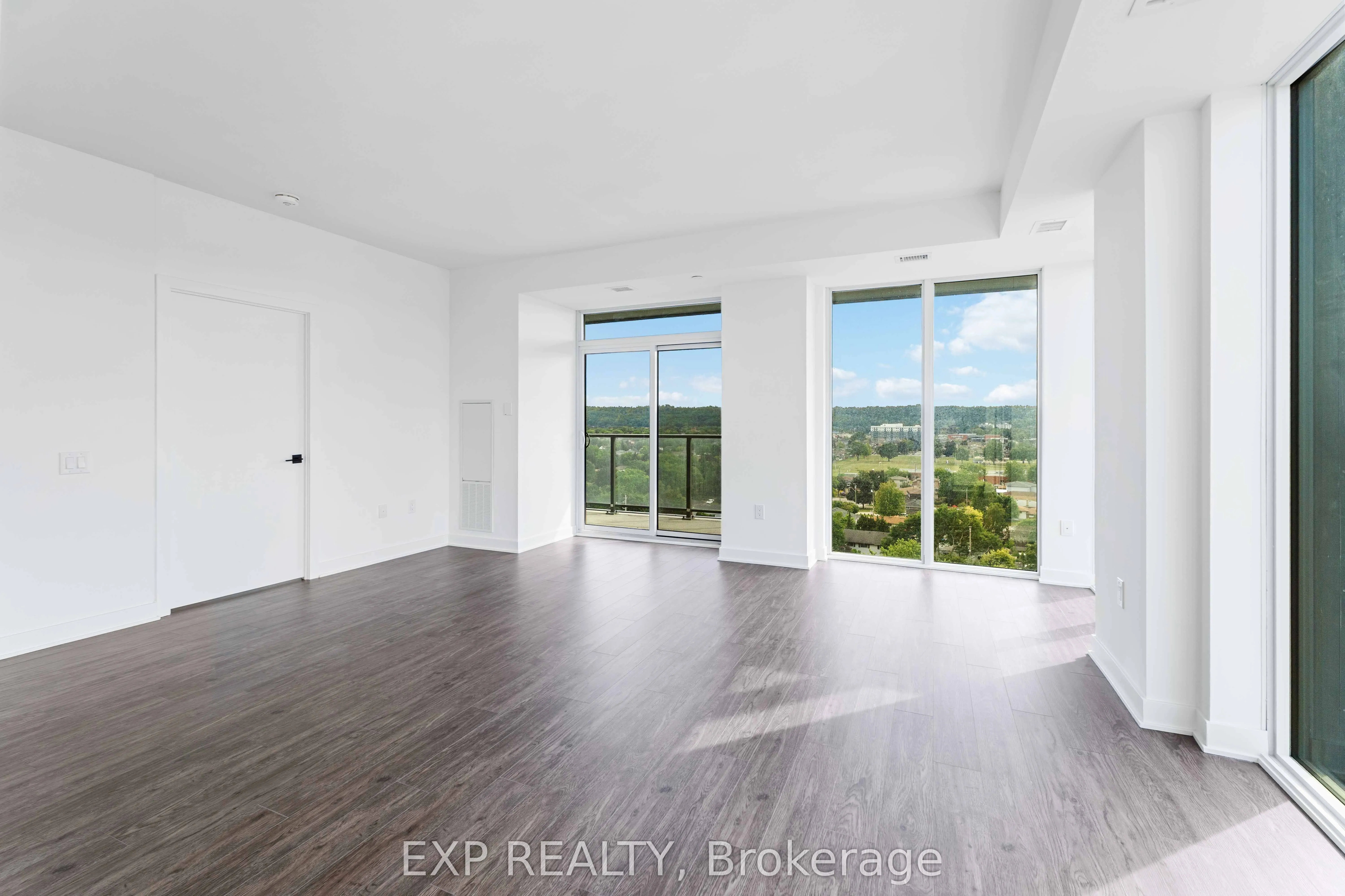 2782 Barton Street E, #1006