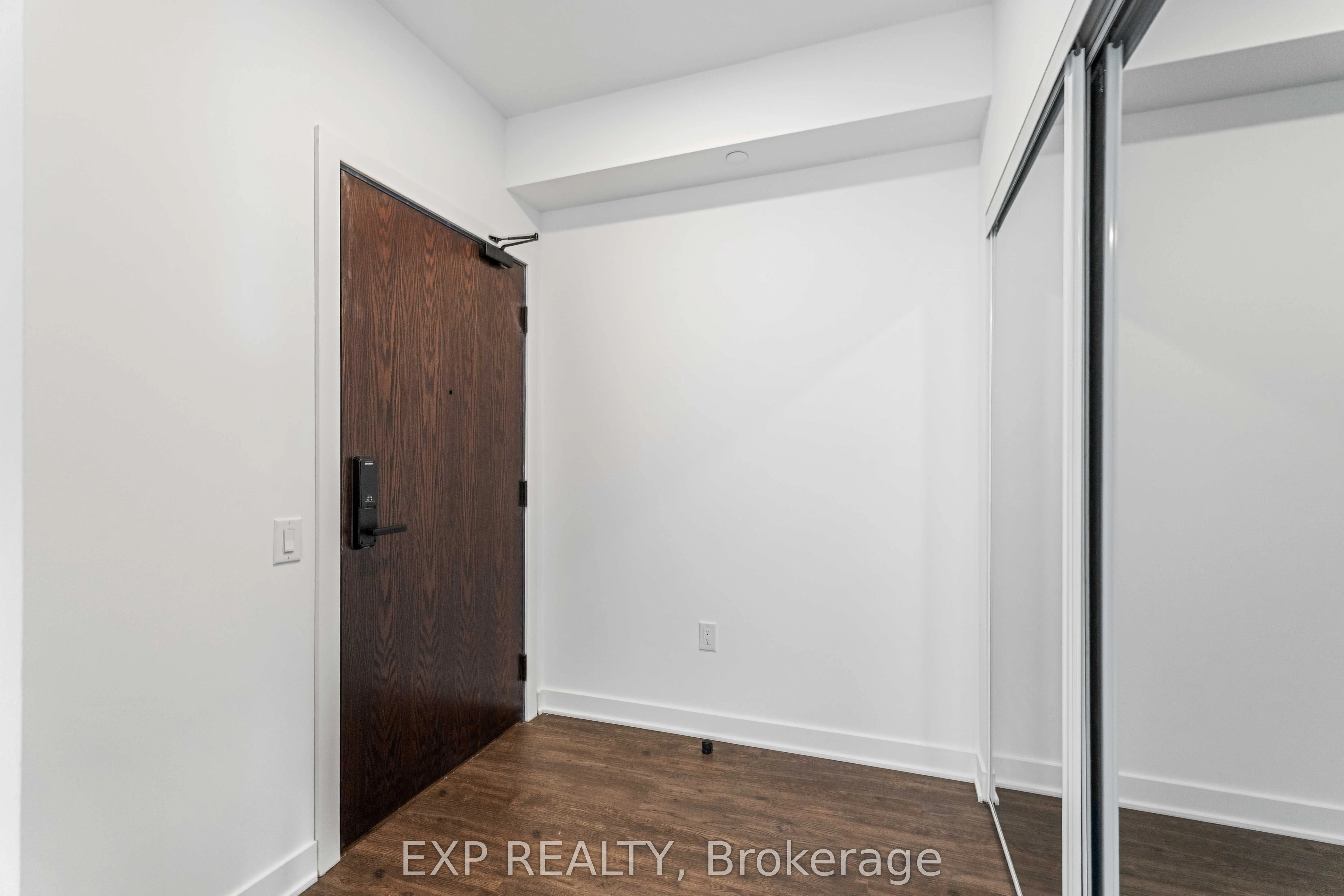 2782 Barton Street E, #1006
