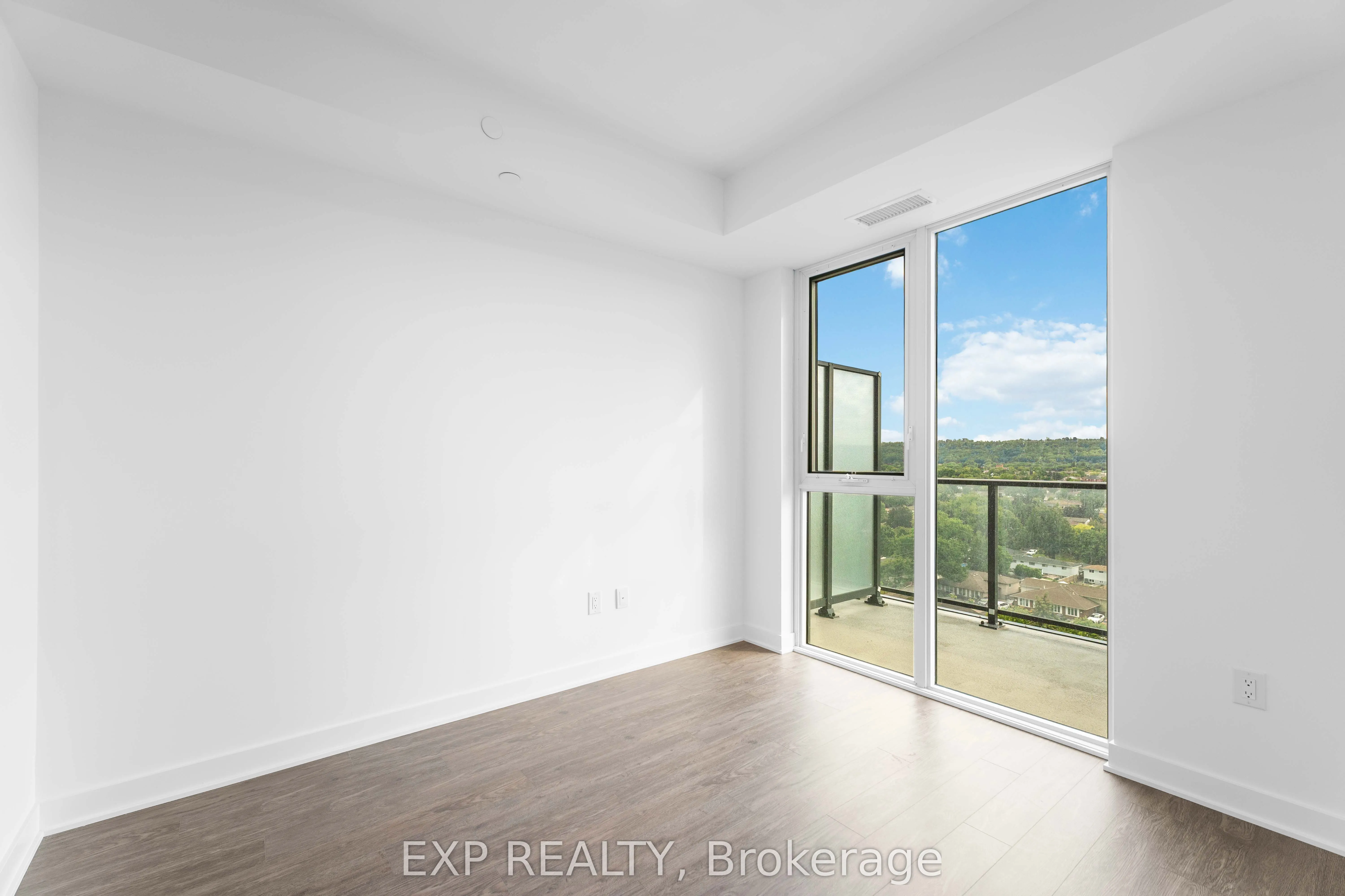 2782 Barton Street E, #1006