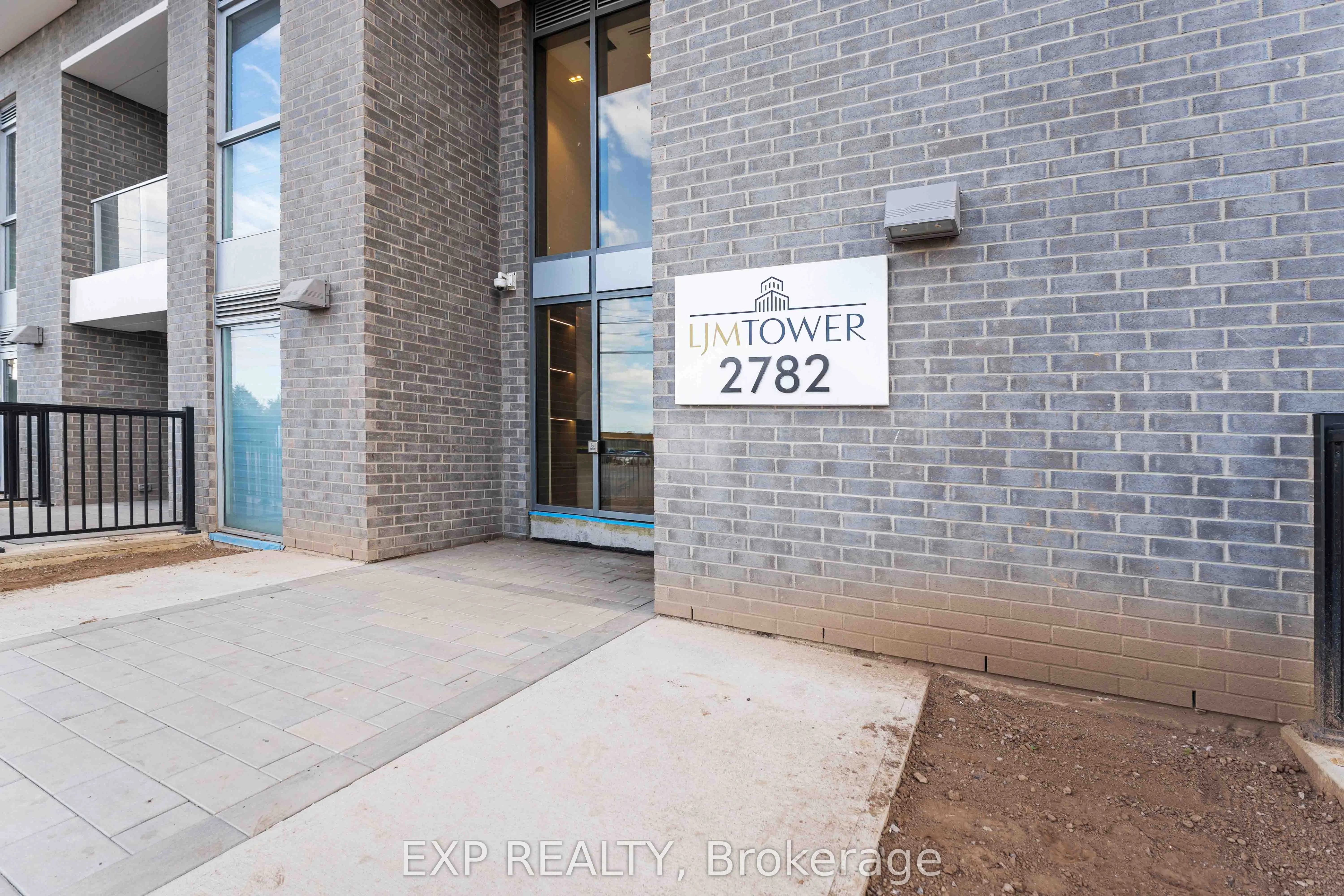2782 Barton Street E, #1006
