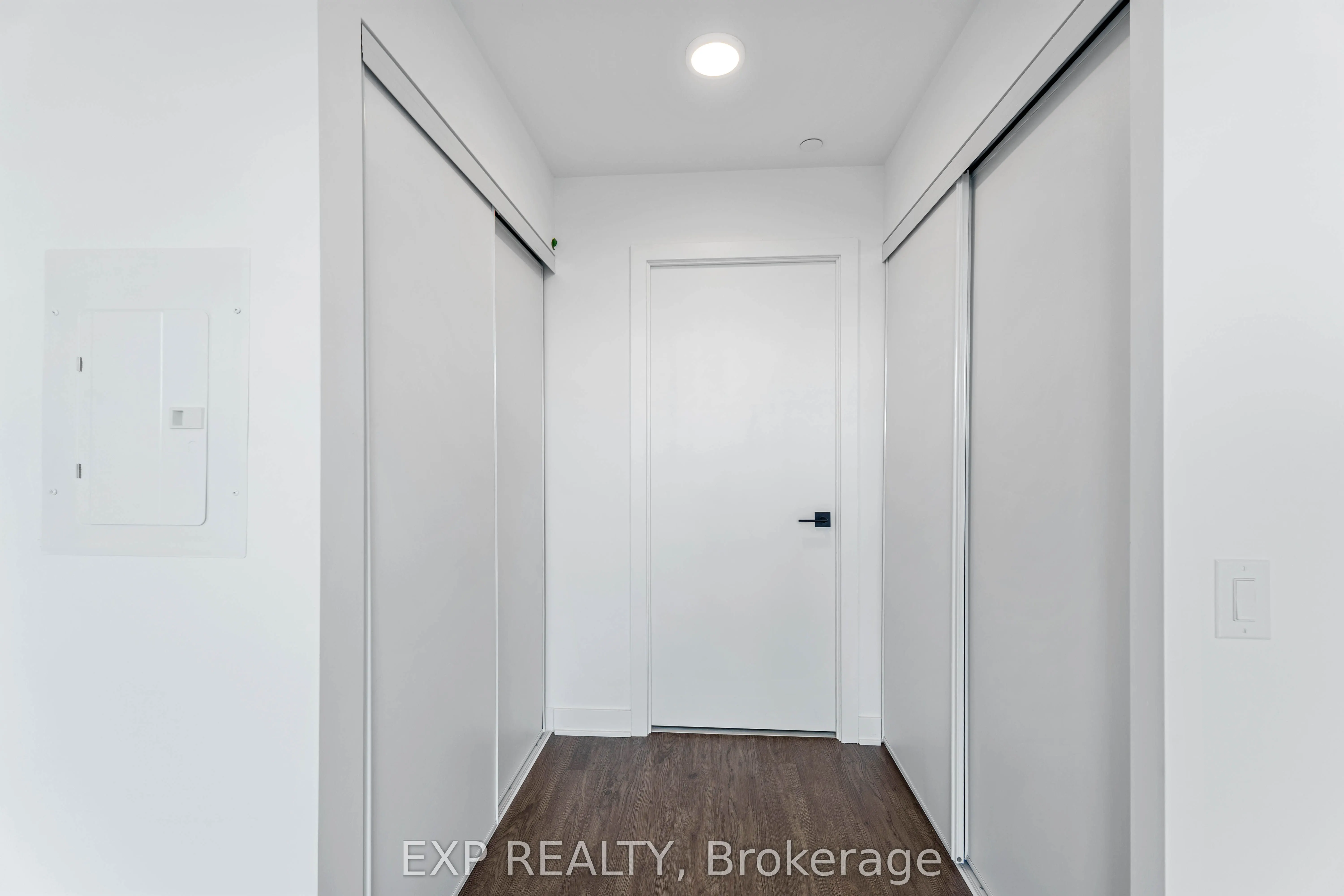 2782 Barton Street E, #1006