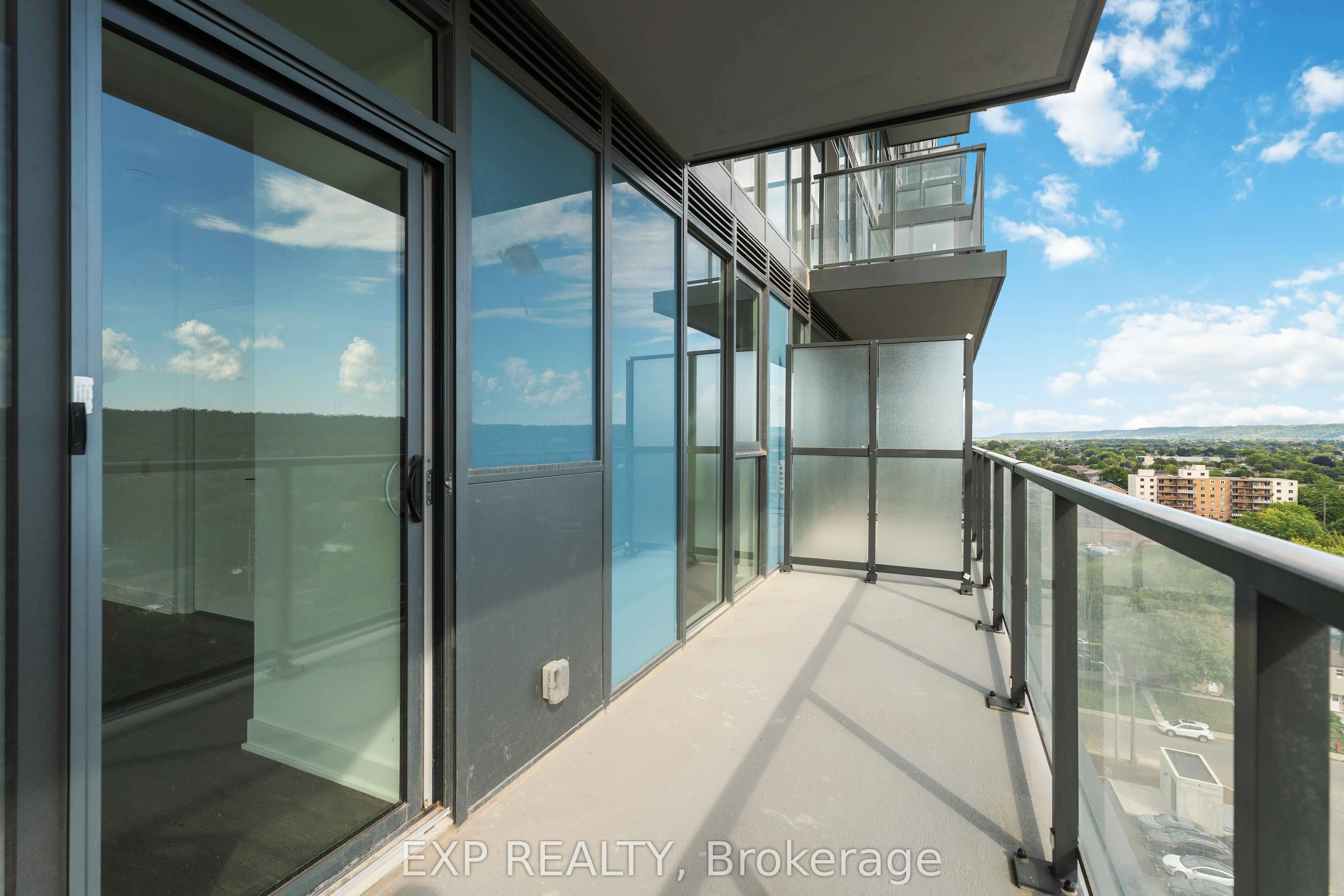 2782 Barton Street E, #1006