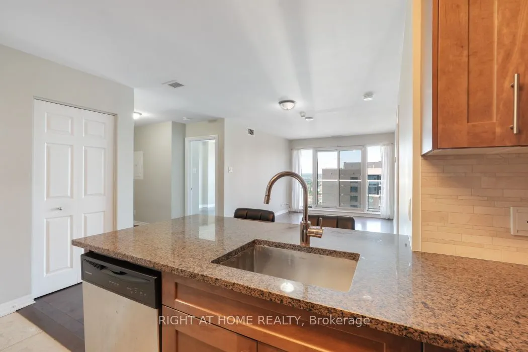 242 RIDEAU Street, #2802