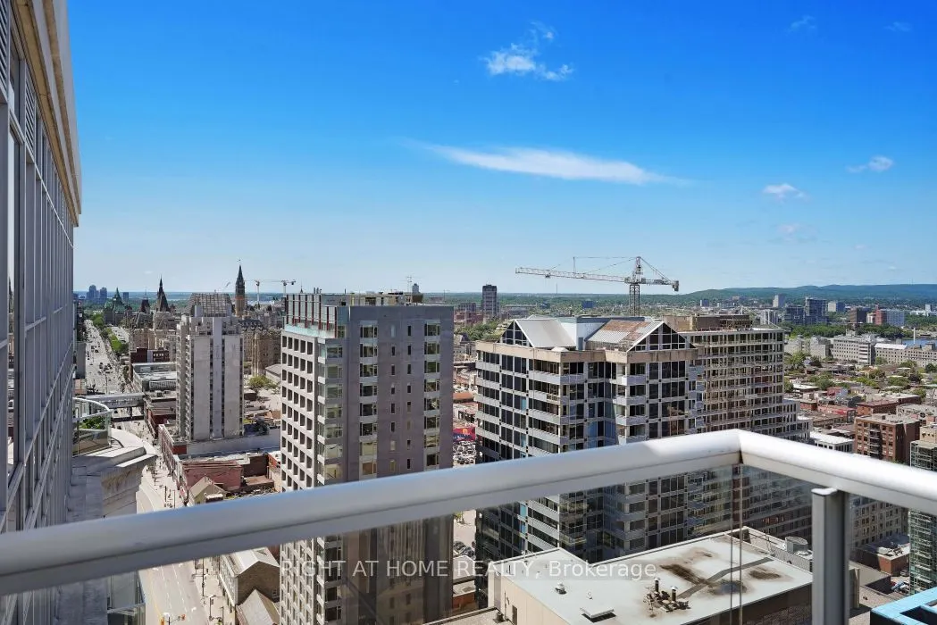 242 RIDEAU Street, #2802