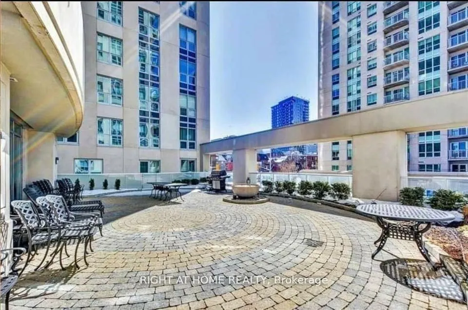 242 RIDEAU Street, #2802
