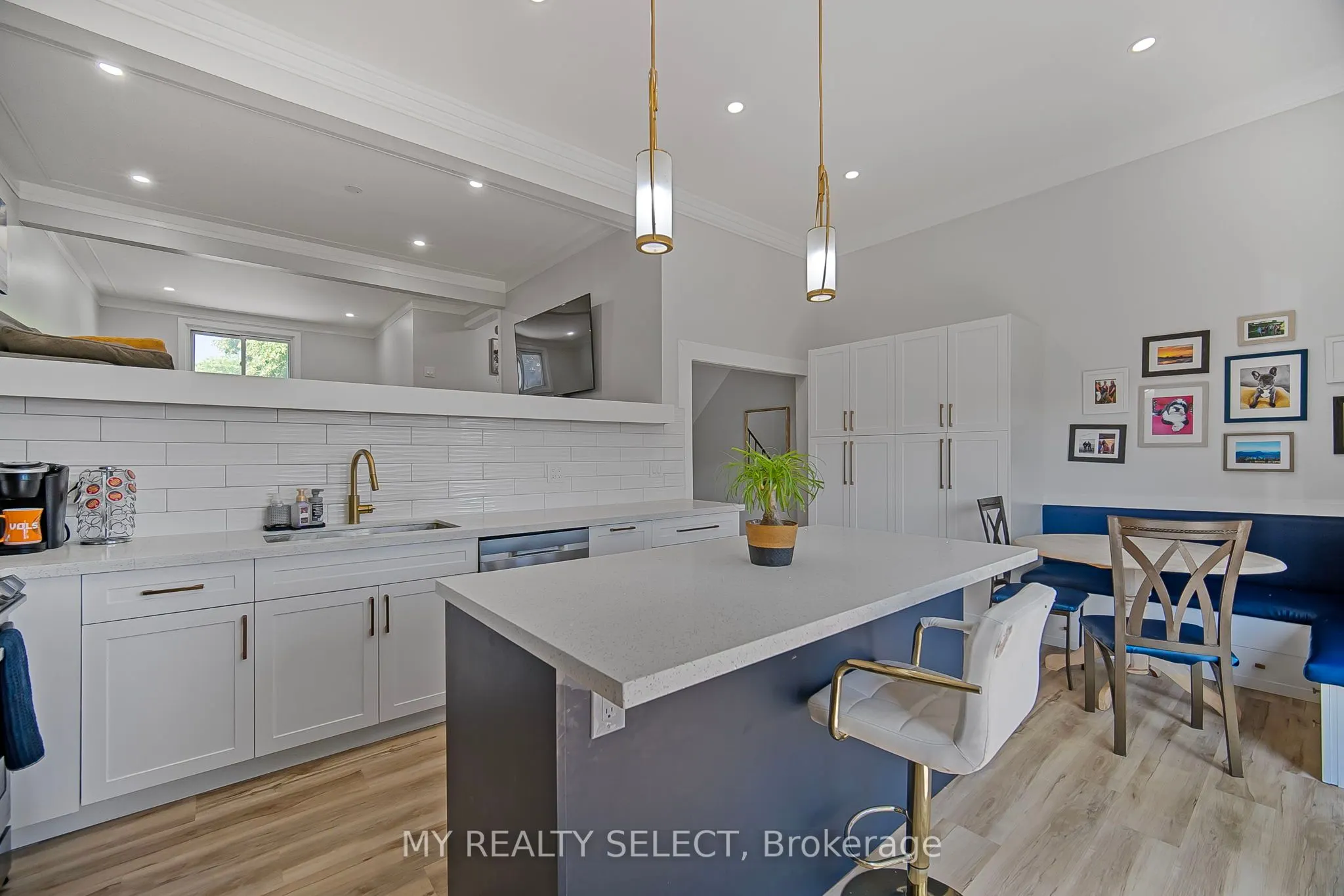 159 Sandringham Crescent, #16