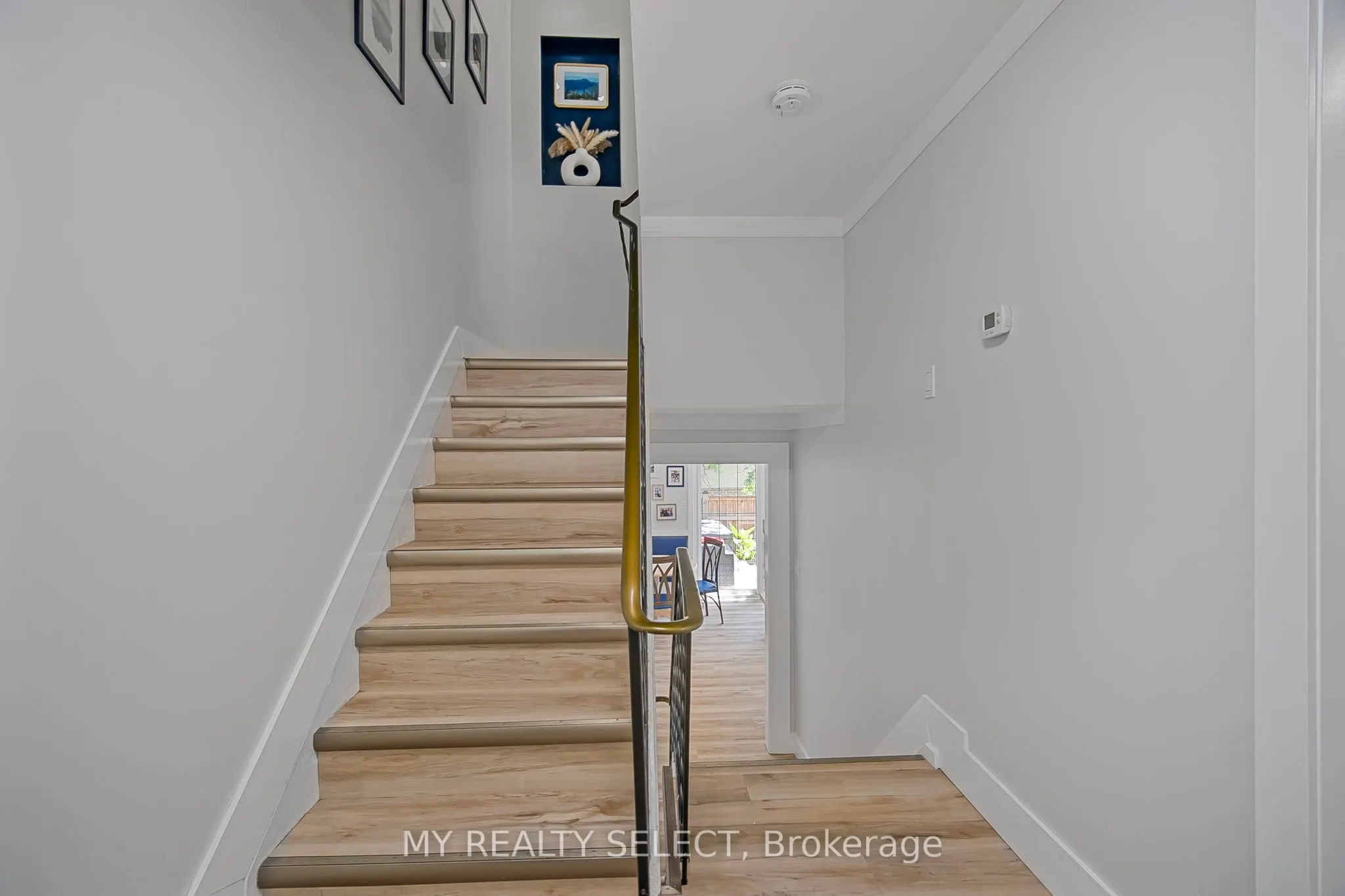 159 Sandringham Crescent, #16