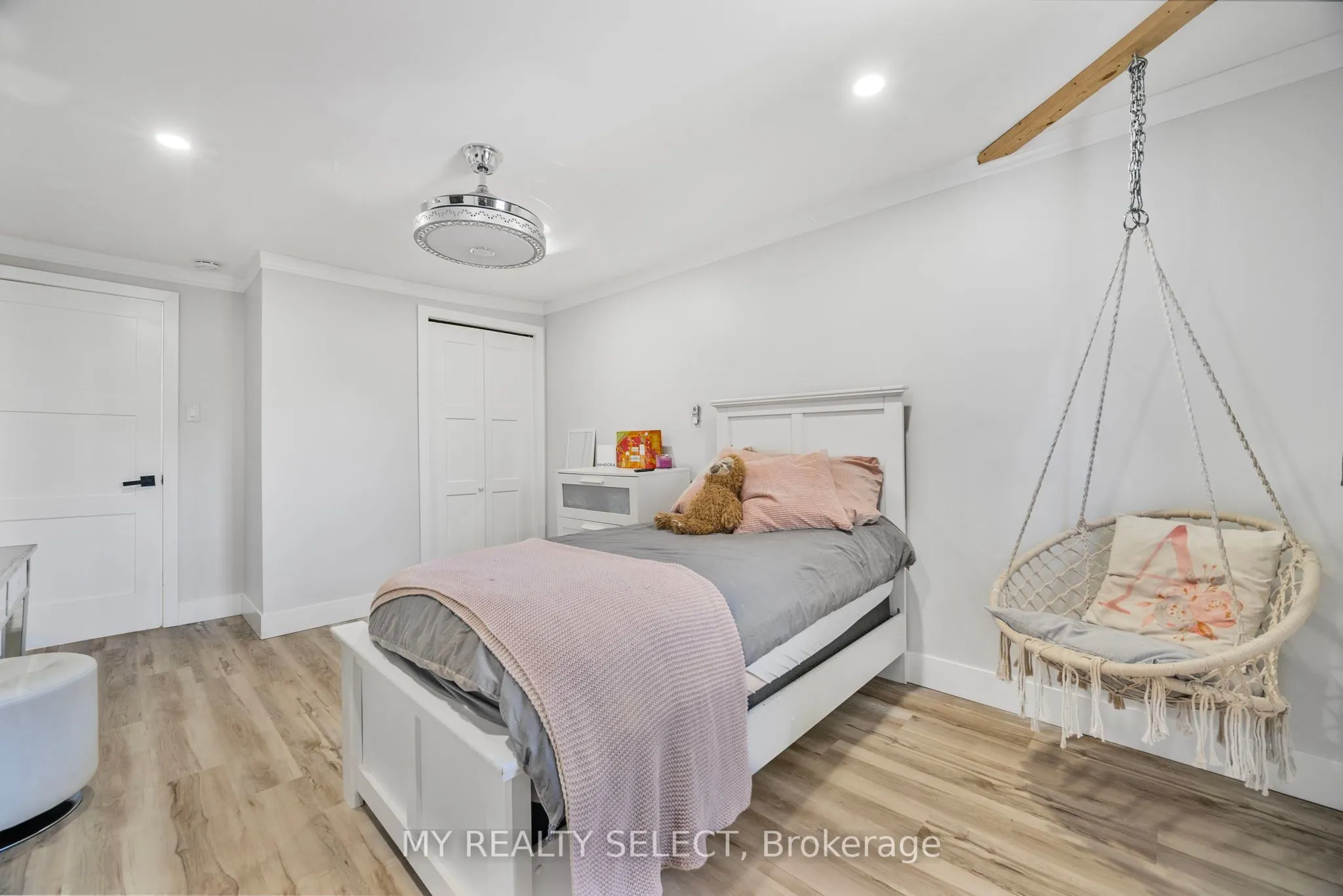 159 Sandringham Crescent, #16
