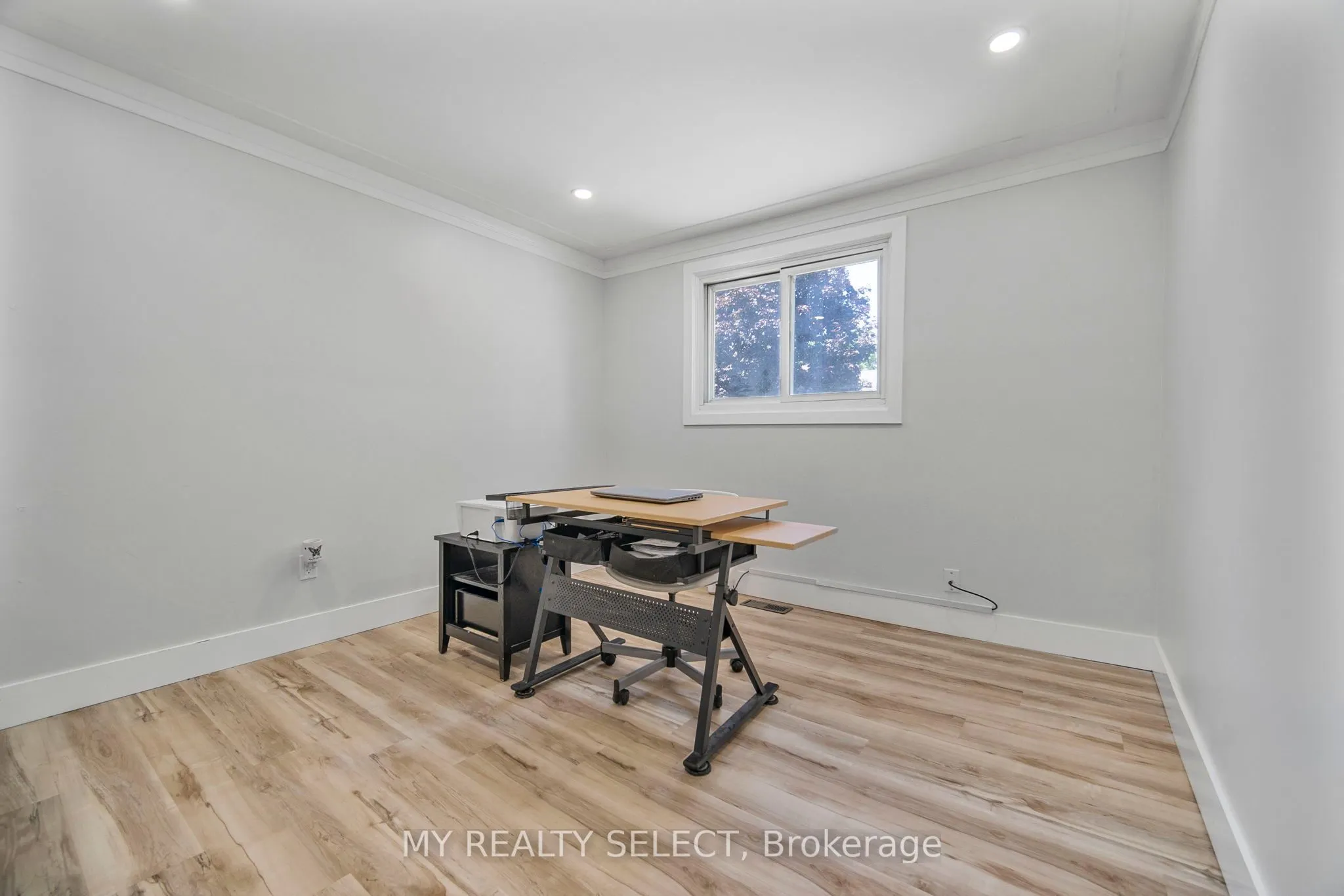 159 Sandringham Crescent, #16
