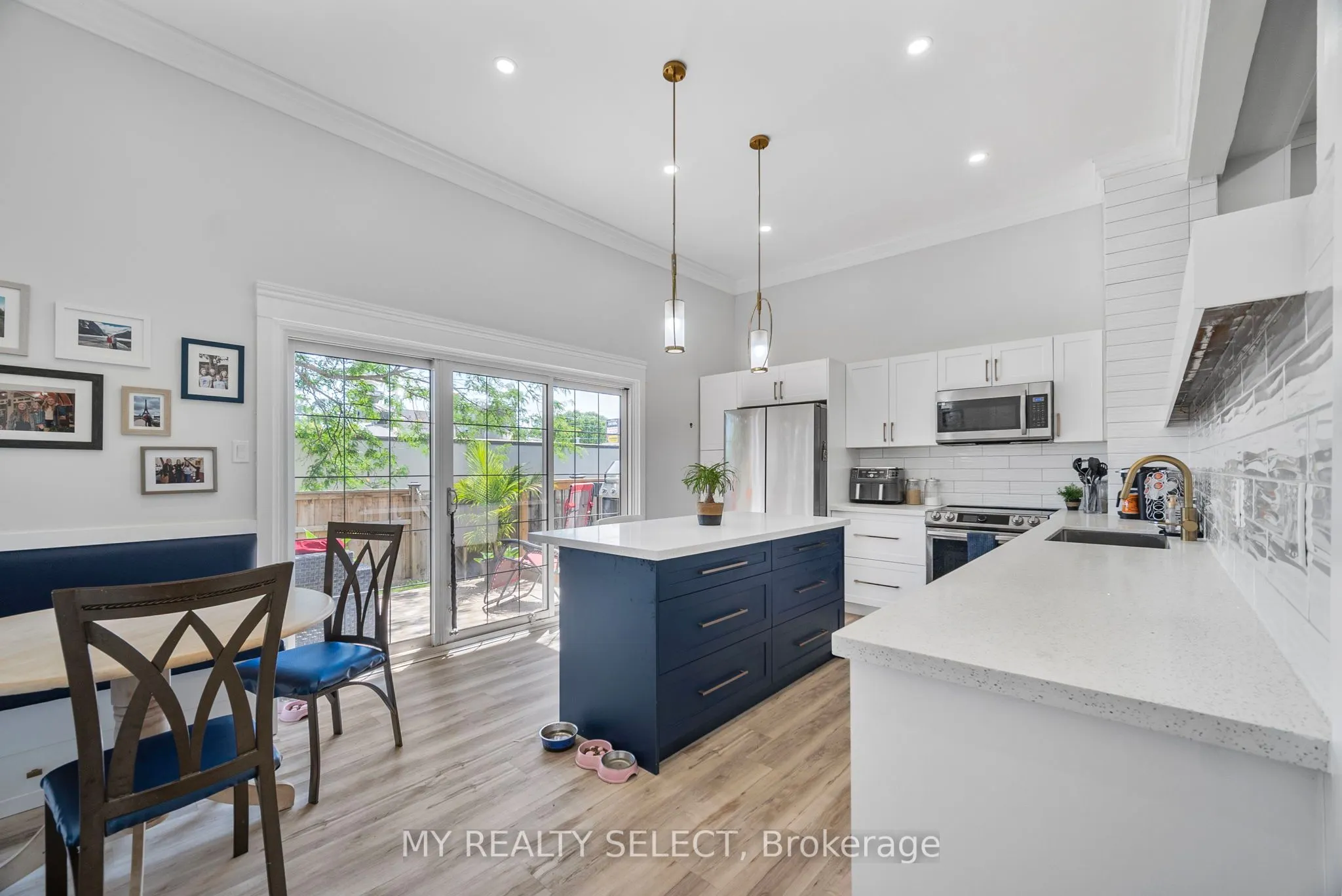 159 Sandringham Crescent, #16