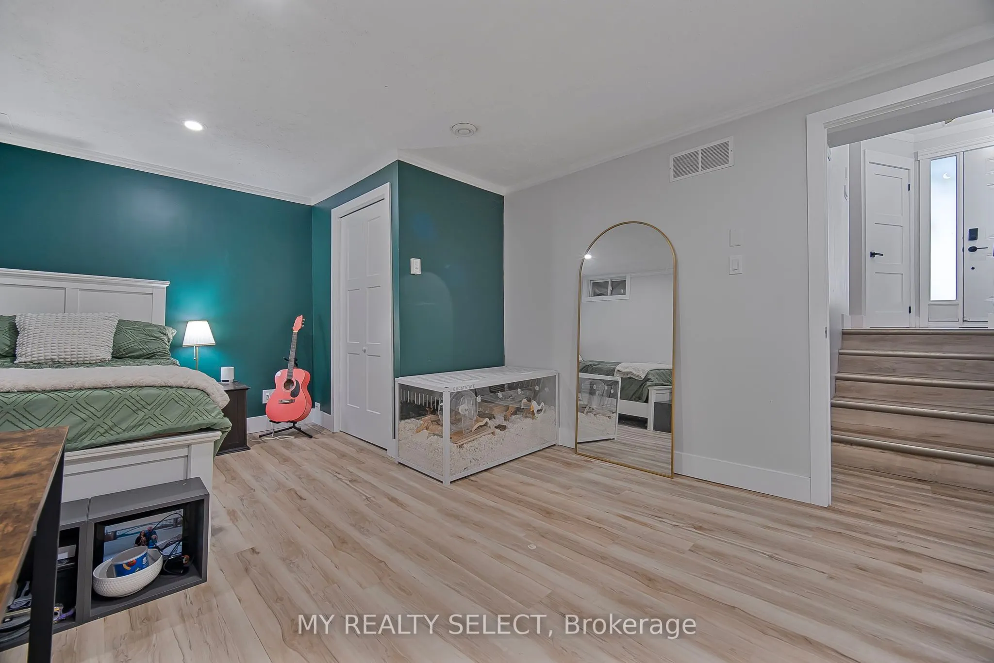 159 Sandringham Crescent, #16