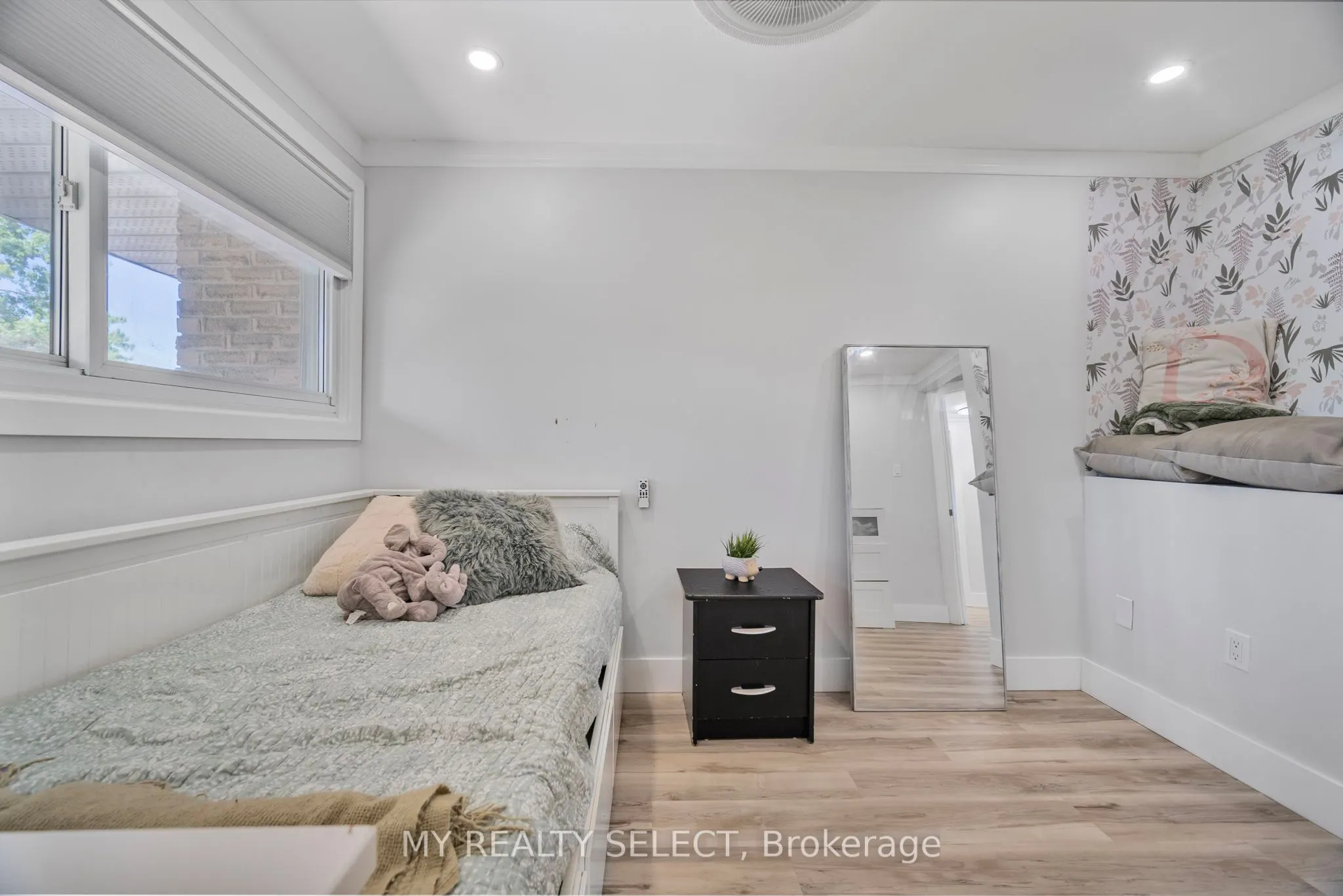 159 Sandringham Crescent, #16