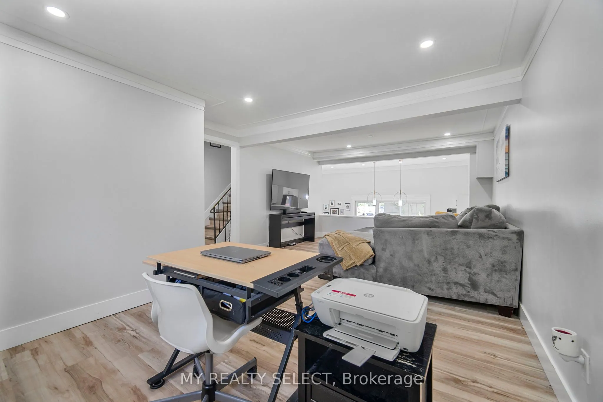 159 Sandringham Crescent, #16