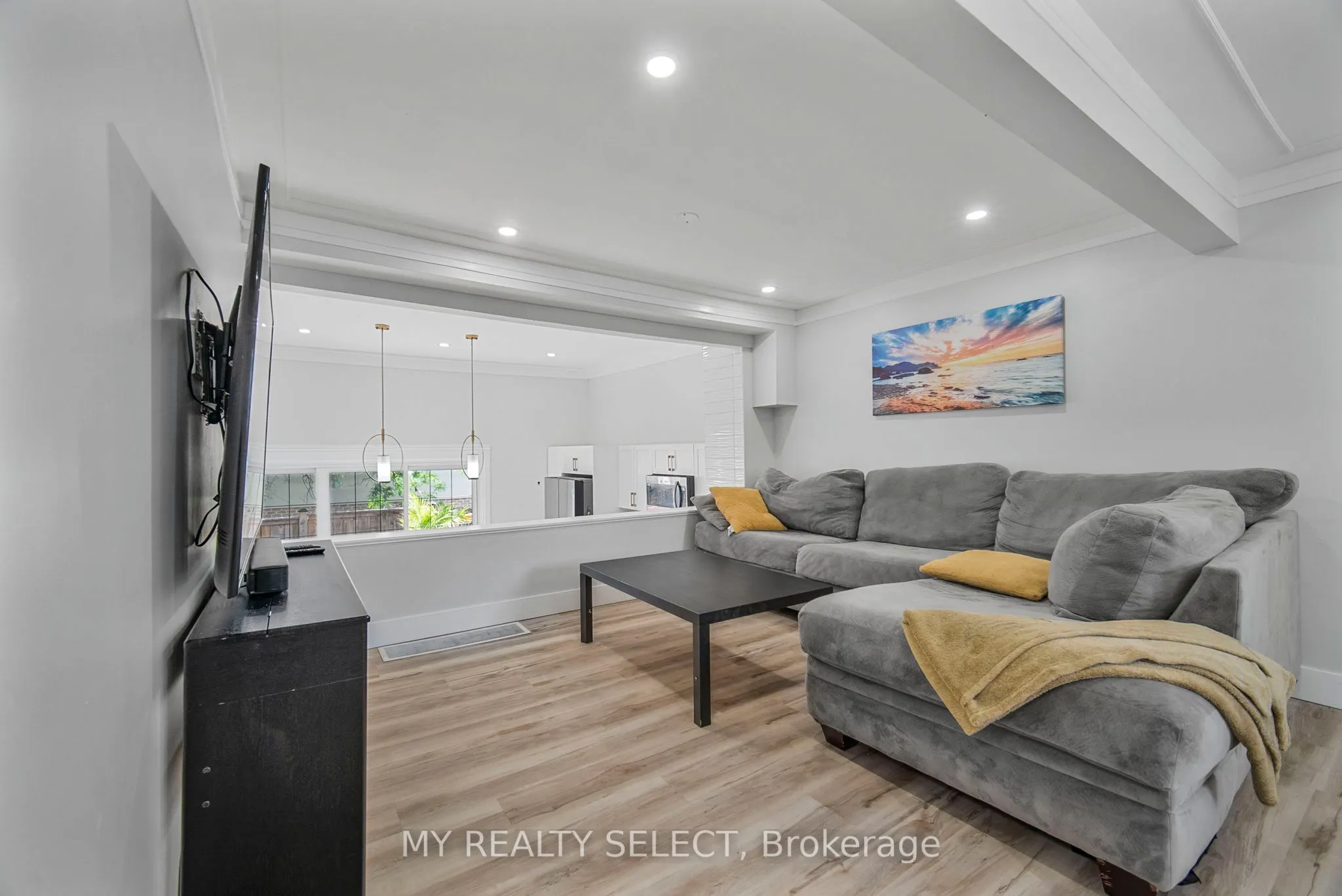 159 Sandringham Crescent, #16