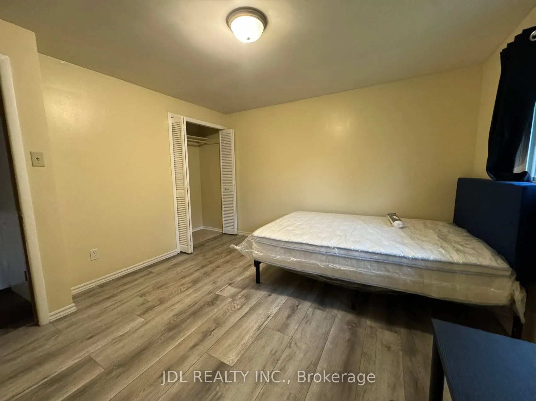 384 Albert Street, #Room