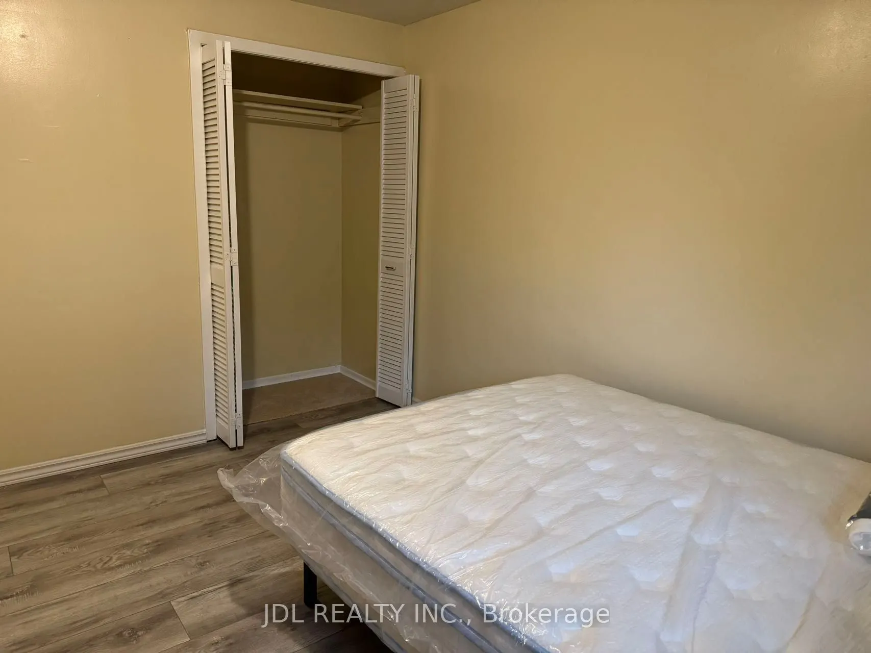 384 Albert Street, #Room