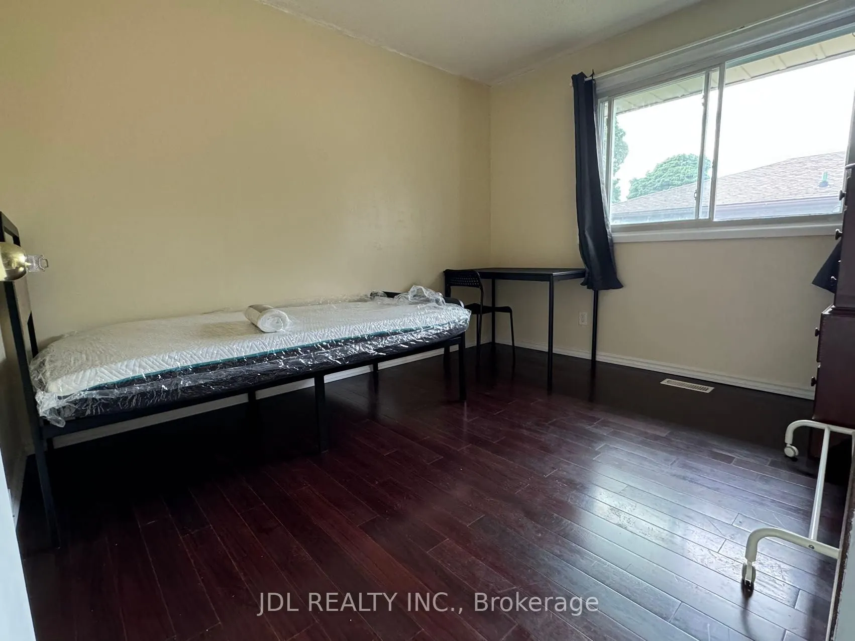 384 Albert Street, #Room