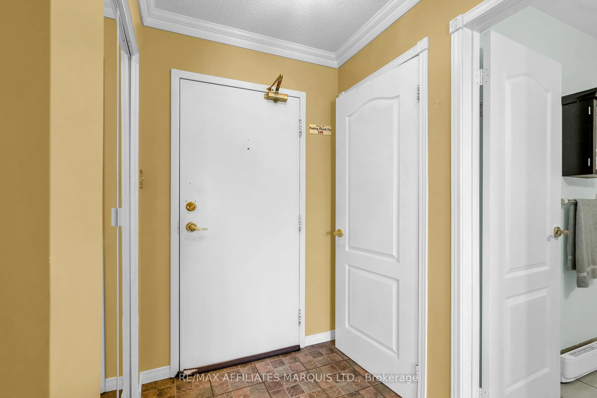 220 Kenyon Street W, #109